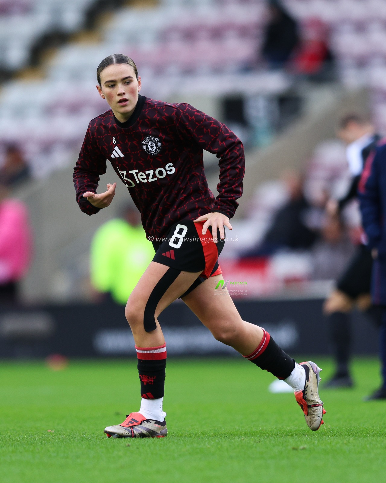 Grace Clinton of Manchester United prior to the Barclays Women's Super League match Manchester United Women vs Liverpool Women at Leigh Sports Village, Leigh, United Kingdom, 8th December 2024

(Photo by Alex Roebuck/News Images)