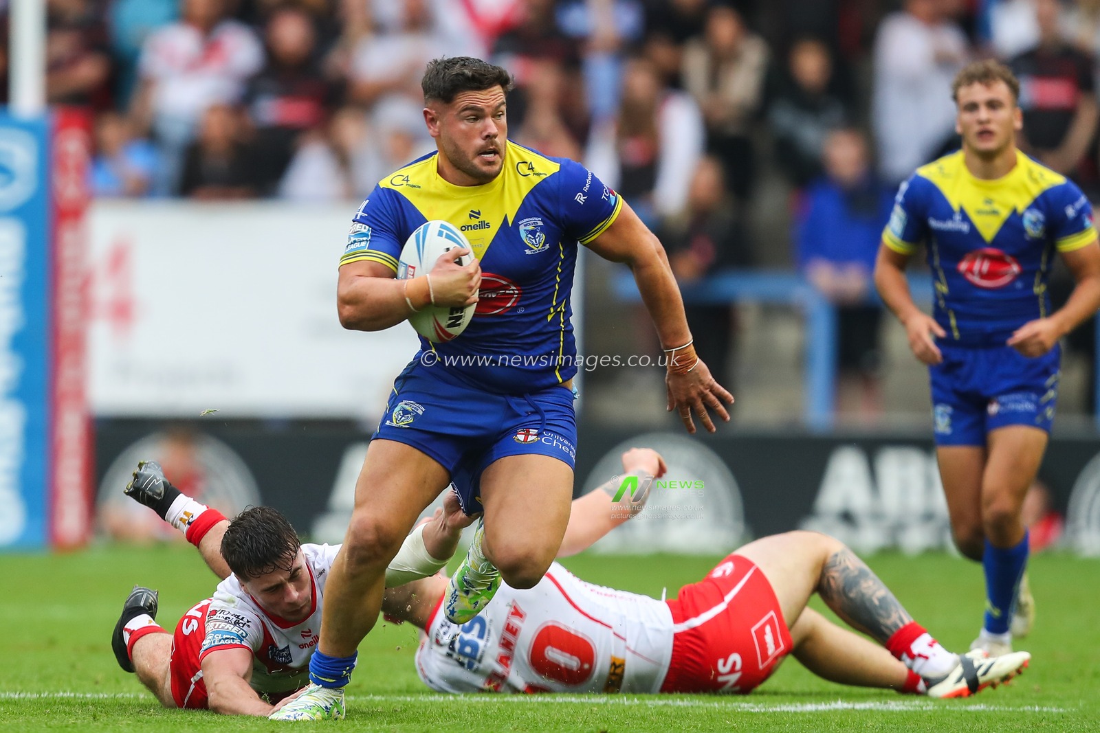 Joe Philbin of Warrington Wolves breaks with the ball during the Betfred Super League Round 25 match Warrington Wolves vs St Helens at Halliwell Jones Stadium, Warrington, United Kingdom, 7th September 2024

(Photo by Gareth Evans/News Images)