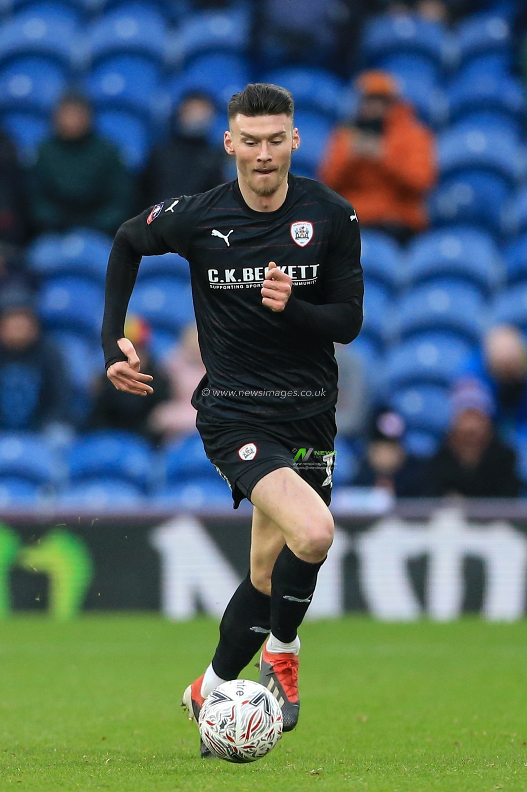 5th January 2019, Turf Moor, Burnley, England ; The Emirates FA Cup, 3rd Round, Burnley vs Barnsley : Kieffer Moore (19) of Barnsley with the ball 

Credit: Mark Cosgrove/News Images

English Football League images are subject to DataCo Licence