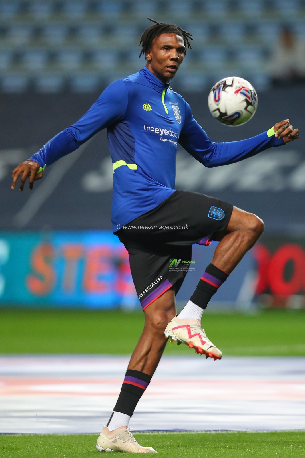 Kyle Hudlin #27 of Huddersfield Town during the pre-game warm up ahead of the Sky Bet Championship match Coventry City vs Huddersfield Town at Coventry Building Society Arena, Coventry, United Kingdom, 25th September 2023

(Photo by Gareth Evans/News Images)