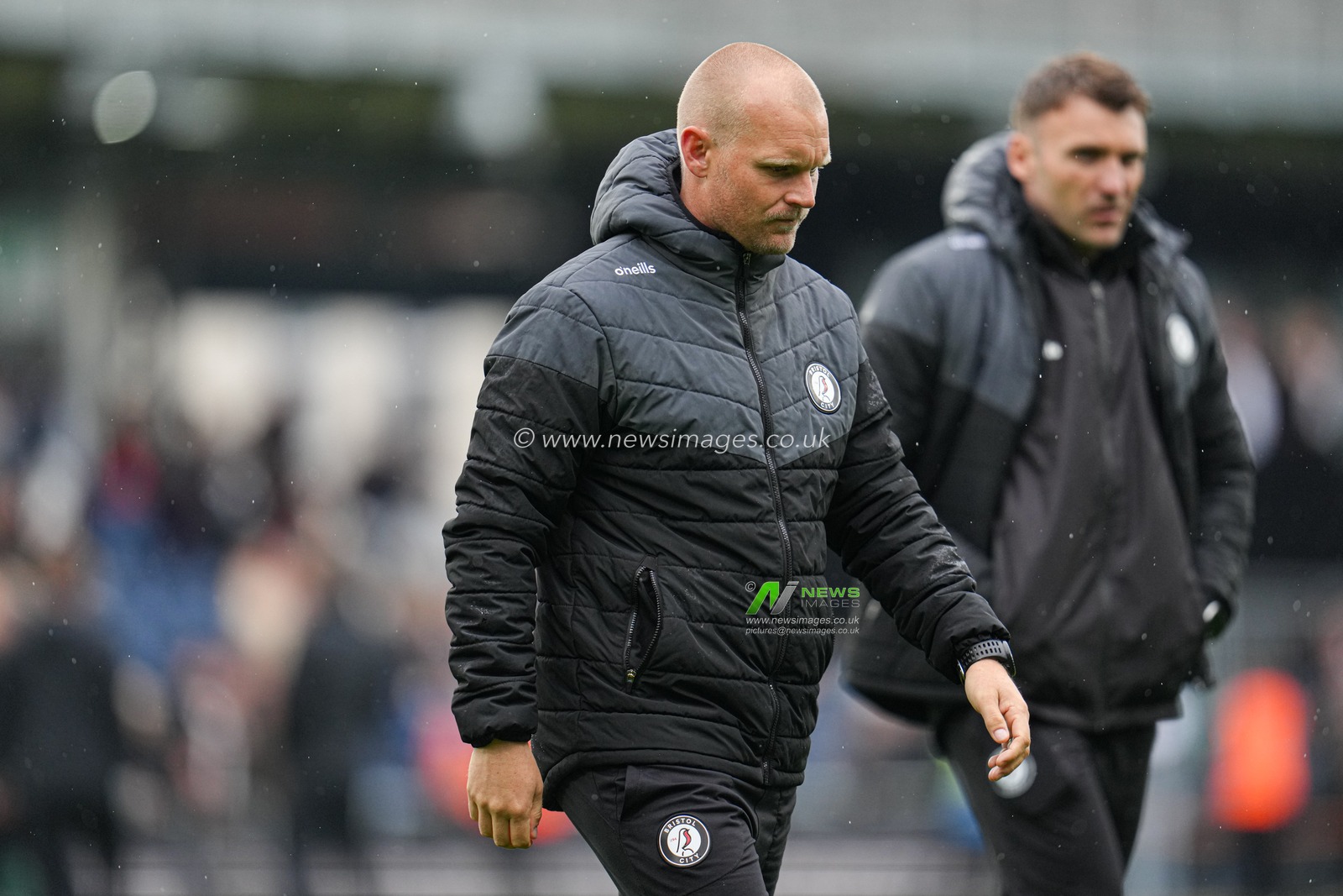 Liam Manning manager of Bristol City during the Sky Bet Championship match Luton Town vs Bristol City at Kenilworth Road, Luton, United Kingdom, 21st April 2025

(Photo by Harvey Murphy/News Images)