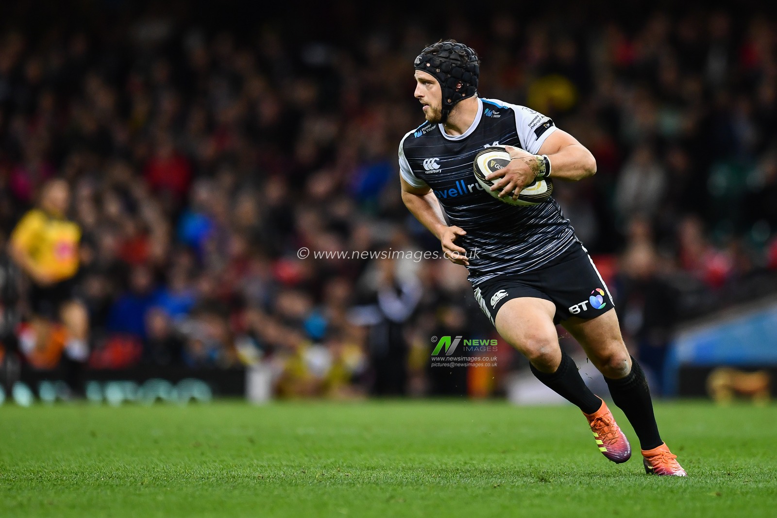 27th April 2019 , Principality Stadium , Cardiff, Wales ; Guinness pro 14â€™s, Round 21, Cardiff Blues Vs Ospreys ; Dan Evans of Ospreys in action

Credit:  Craig Thomas/News Images