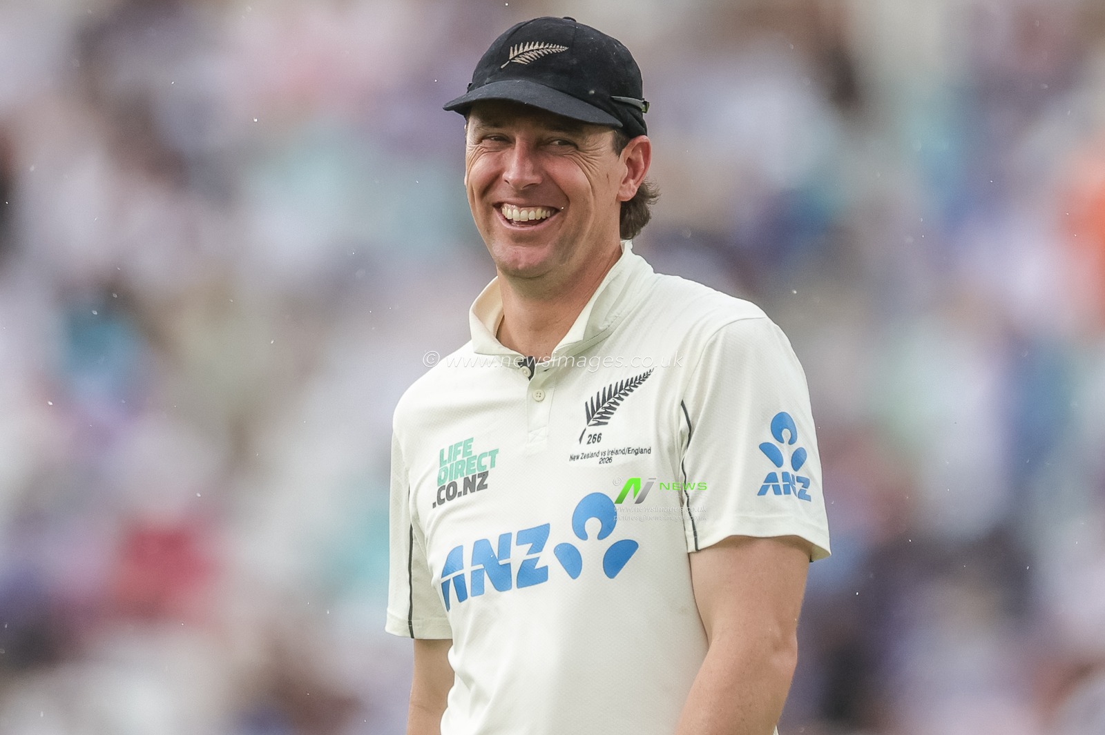 Matt Henry of New Zealand full of smiles as rain stops play during the 2nd Rothesay Test Match Day 2 match England vs New Zealand at The Kia Oval, London, United Kingdom on 18 June 2026

(Photo by Mark Cosgrove/News Images)