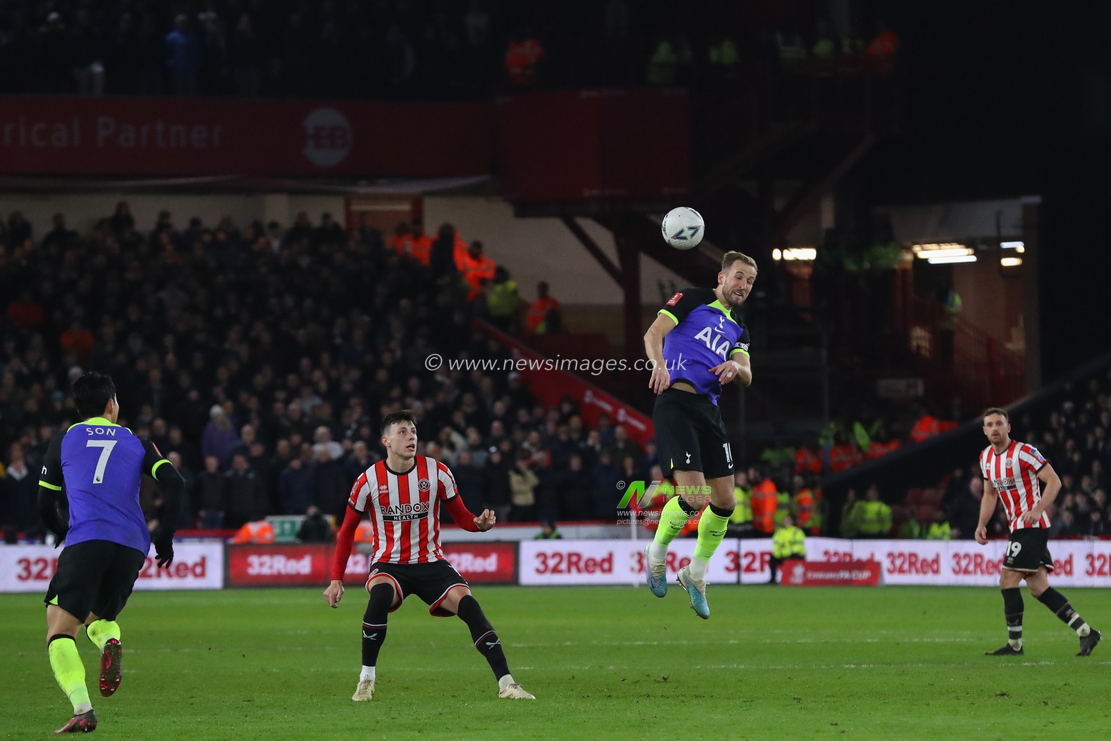 Harry Kane #10 of Tottenham Hotspur heads the ball during the Emirates FA Cup Fifth Round match Sheffield United vs Tottenham Hotspur at Bramall Lane, Sheffield, United Kingdom, 1st March 2023

(Photo by Gareth Evans/News Images)