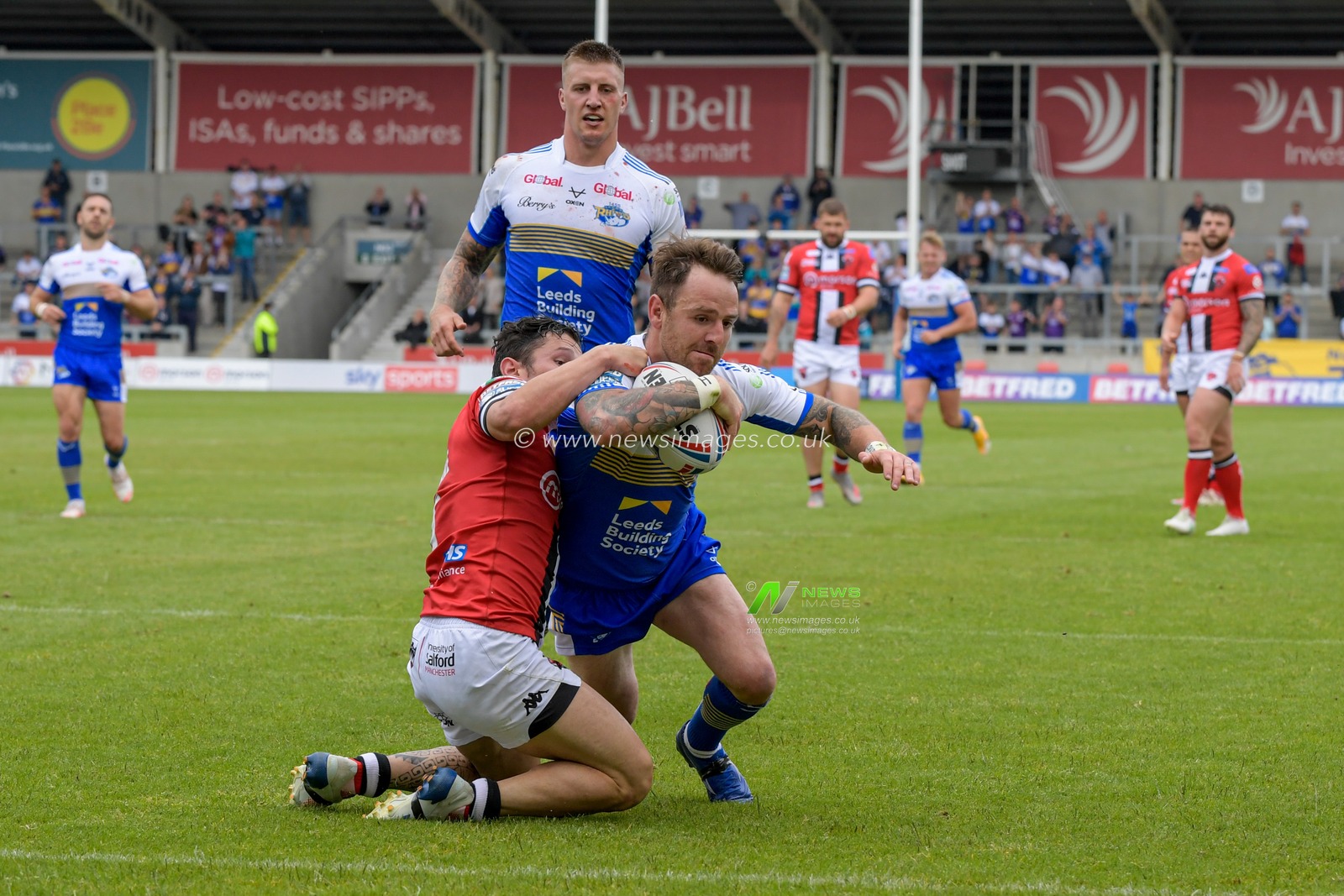 Richie Myler (16) of Leeds Rhinos goes over for a try to make it 8-20