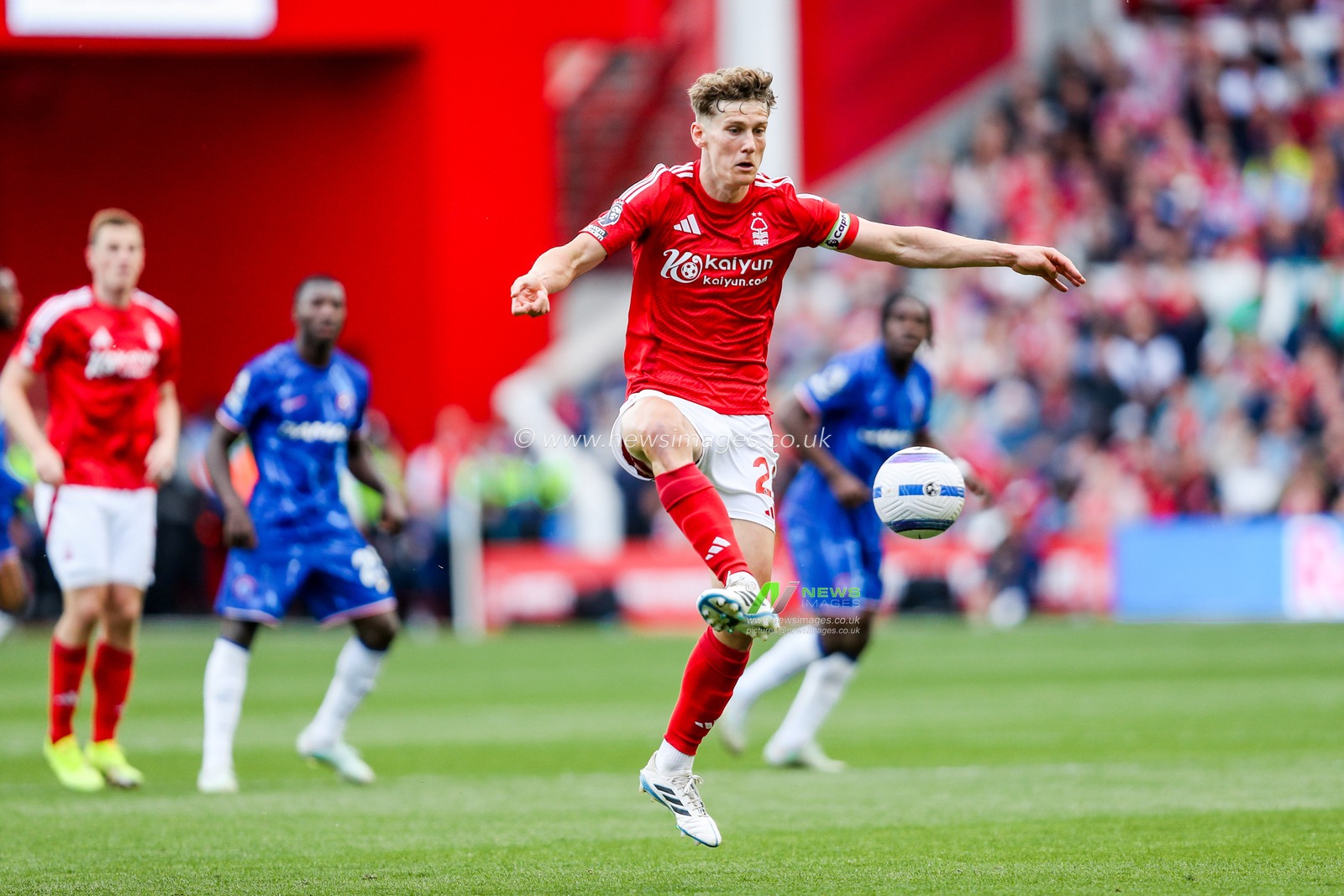 Ryan Yates of Nottingham Forest controls the ball during the Premier League match Nottingham Forest vs Chelsea at City Ground, Nottingham, United Kingdom, 25th May 2025

(Photo by Izzy Poles/News Images)