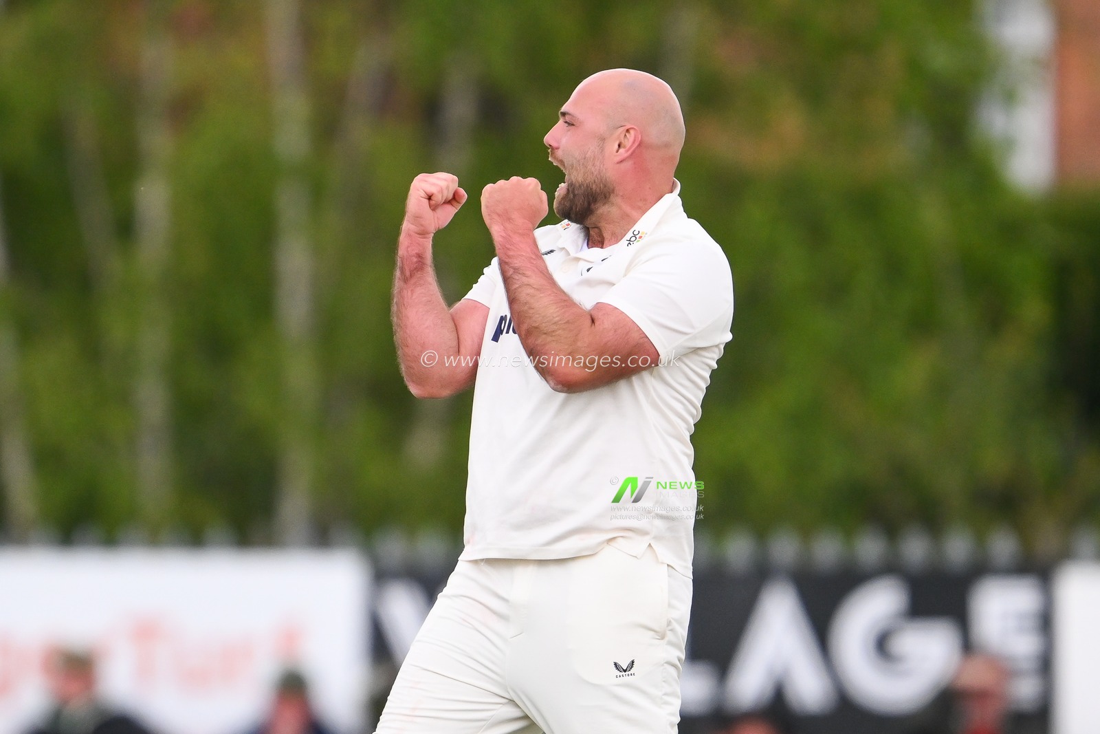 Joe Leach of Worcestershire celebrates taking the wicket of  Tom Lammonby of Somerset caught by Jason Holder of Worcestershire during the Vitality County Championship Division 1 match Worcestershire vs Somerset at Kidderminster Cricket Club, Kidderminster, United Kingdom, 26th April 2024

(Photo by Craig Thomas/News Images)