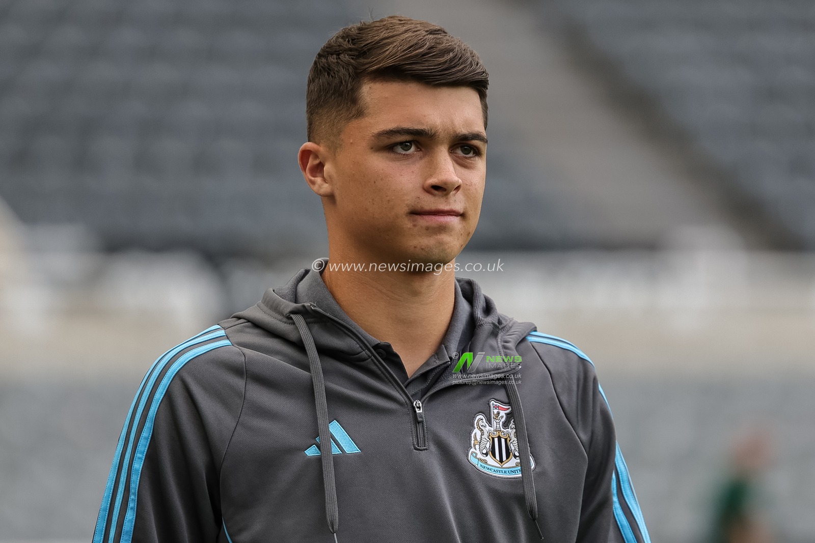 Lewis Miley of Newcastle Untied arrives during the Premier League match Newcastle United vs Liverpool at St. James's Park, Newcastle, United Kingdom, 25th August 2025

(Photo by Mark Cosgrove/News Images)