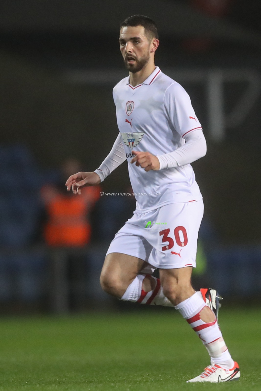 Adam Phillips of Barnsley during the Sky Bet League 1 match Oxford United vs Barnsley at Kassam Stadium, Oxford, United Kingdom, 23rd January 2024

(Photo by Alfie Cosgrove/News Images)