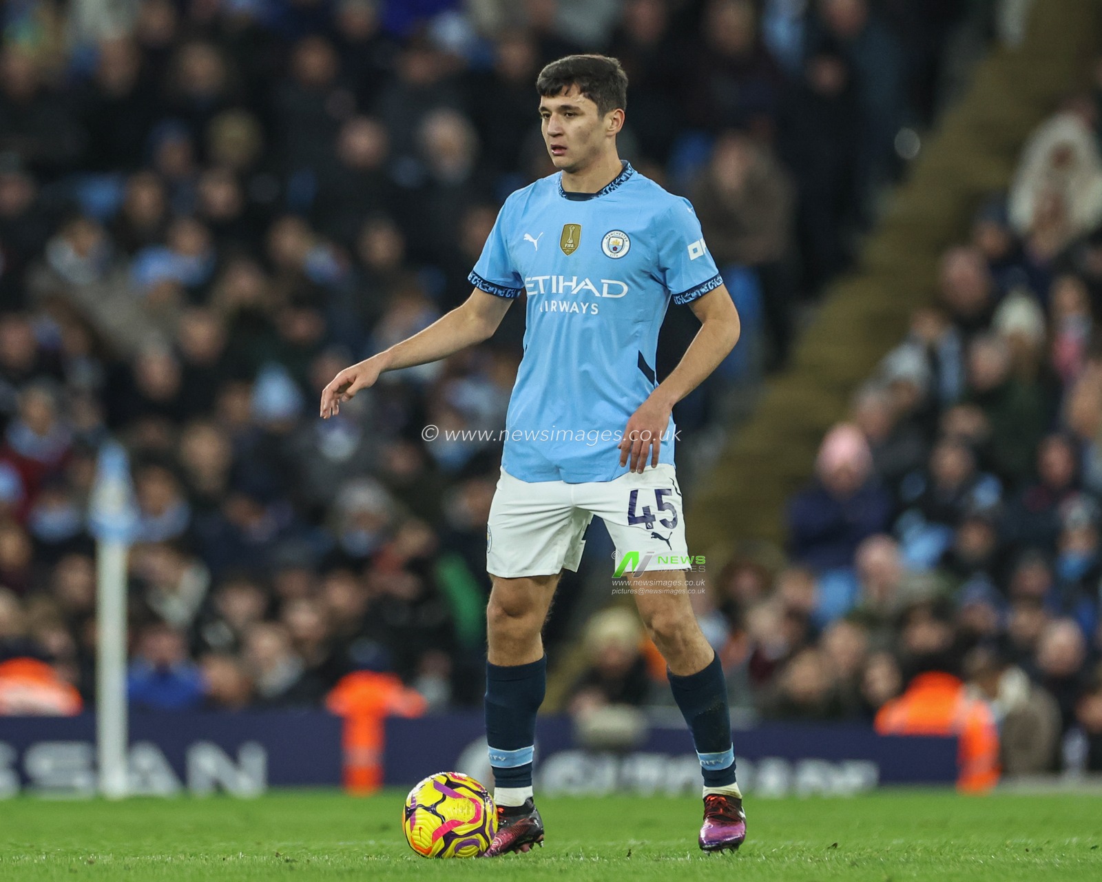 Abdukodir Khusanov of Manchester City during the Premier League match Manchester City vs Chelsea at Etihad Stadium, Manchester, United Kingdom, 25th January 2025

(Photo by Mark Cosgrove/News Images)