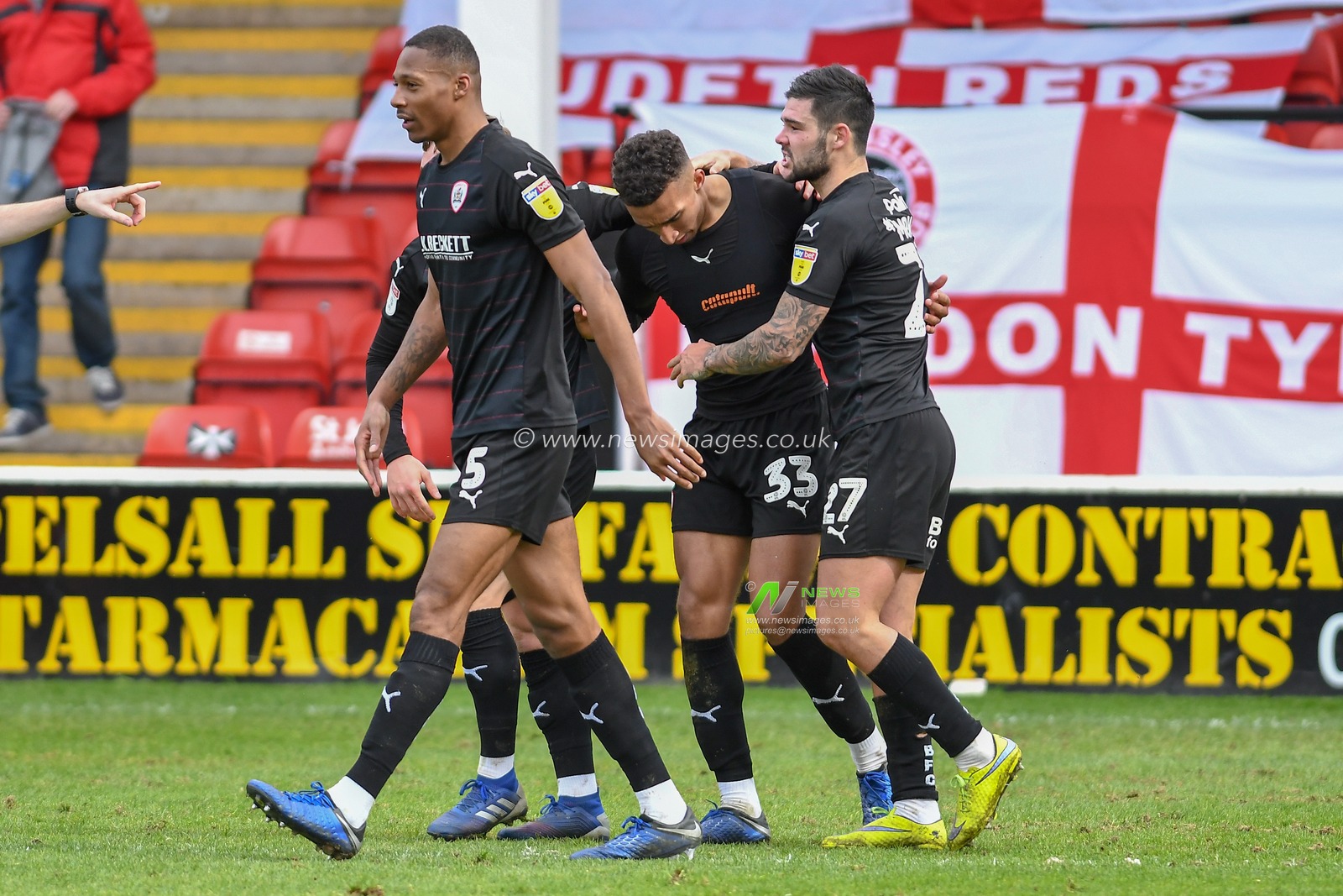 23rd March 2019, Bescot Stadium, Walsall, England; Sky Bet League One, Walsall vs Barnsley ; Jacob Brown (33) of Barnsley celebrates his goal


Credit: Gareth Dalley/News Images

English Football League images are subject to DataCo Licence
