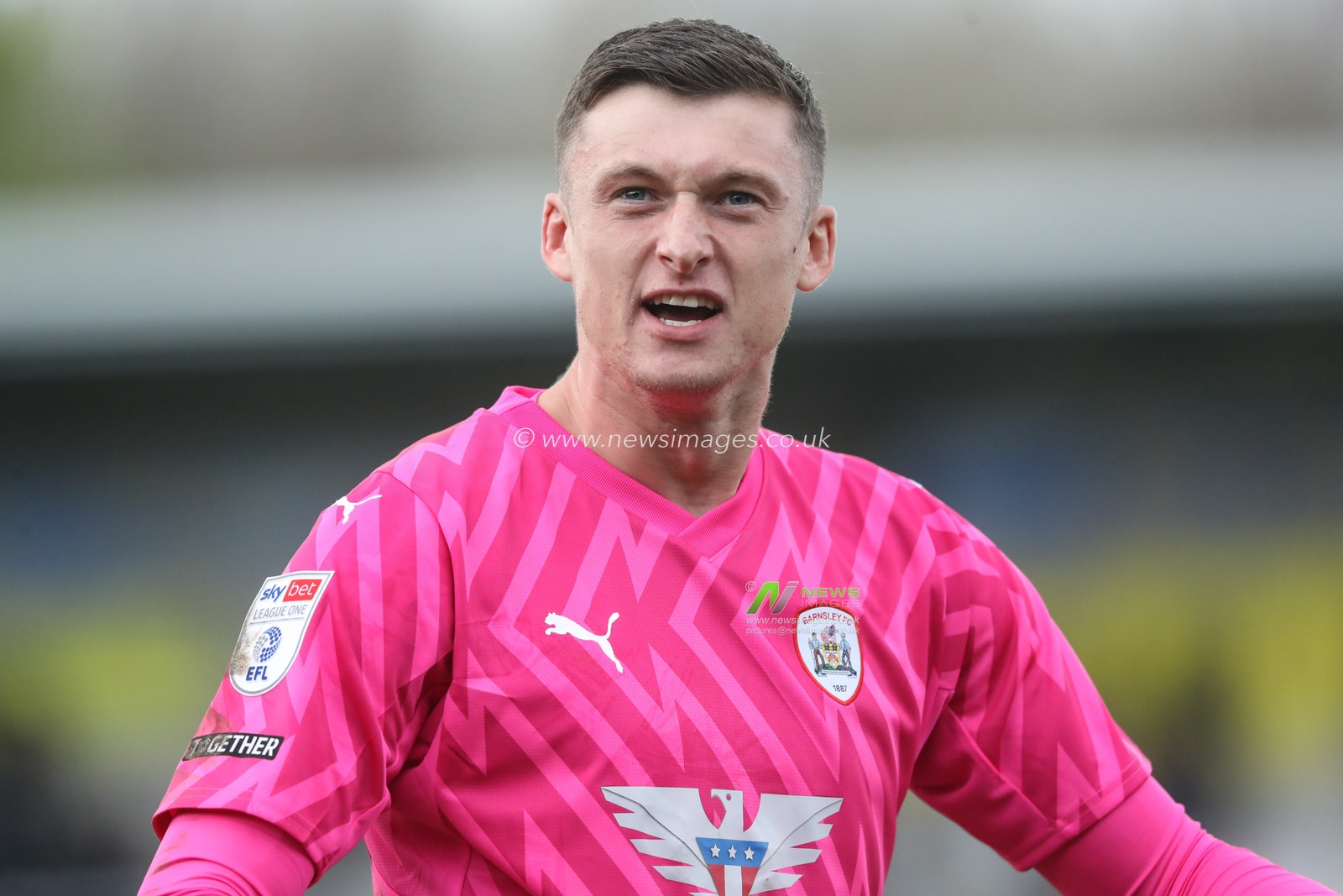 Liam Roberts of Barnsley celebrates the win with the fans during the Sky Bet League 1 match Burton Albion vs Barnsley at Pirelli Stadium, Burton upon Trent, United Kingdom, 1st April 2024

(Photo by Alfie Cosgrove/News Images)