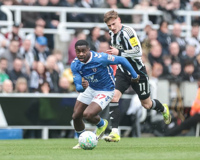 Noah Sadiki of Sunderland breaks with the ball during the Premier League match Newcastle Untied vs Sunderland at St. James's Park, Newcastle, United Kingdom on 22 March 2026

(Photo by Mark Cosgrove/News Images)