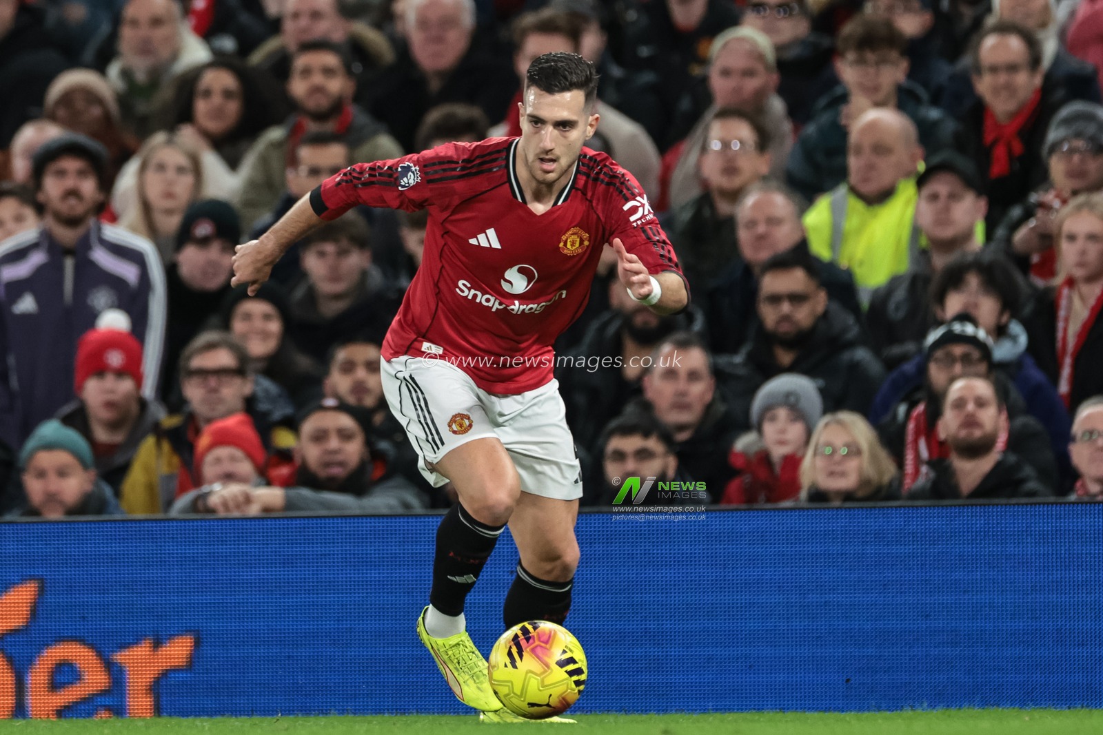 Diogo Dalot of Manchester United with the ball during the Premier League match Manchester United vs Bournemouth at Old Trafford, Manchester, United Kingdom, 15th December 2025

(Photo by Mark Cosgrove/News Images)

*** GER AUT SUI OUT ***