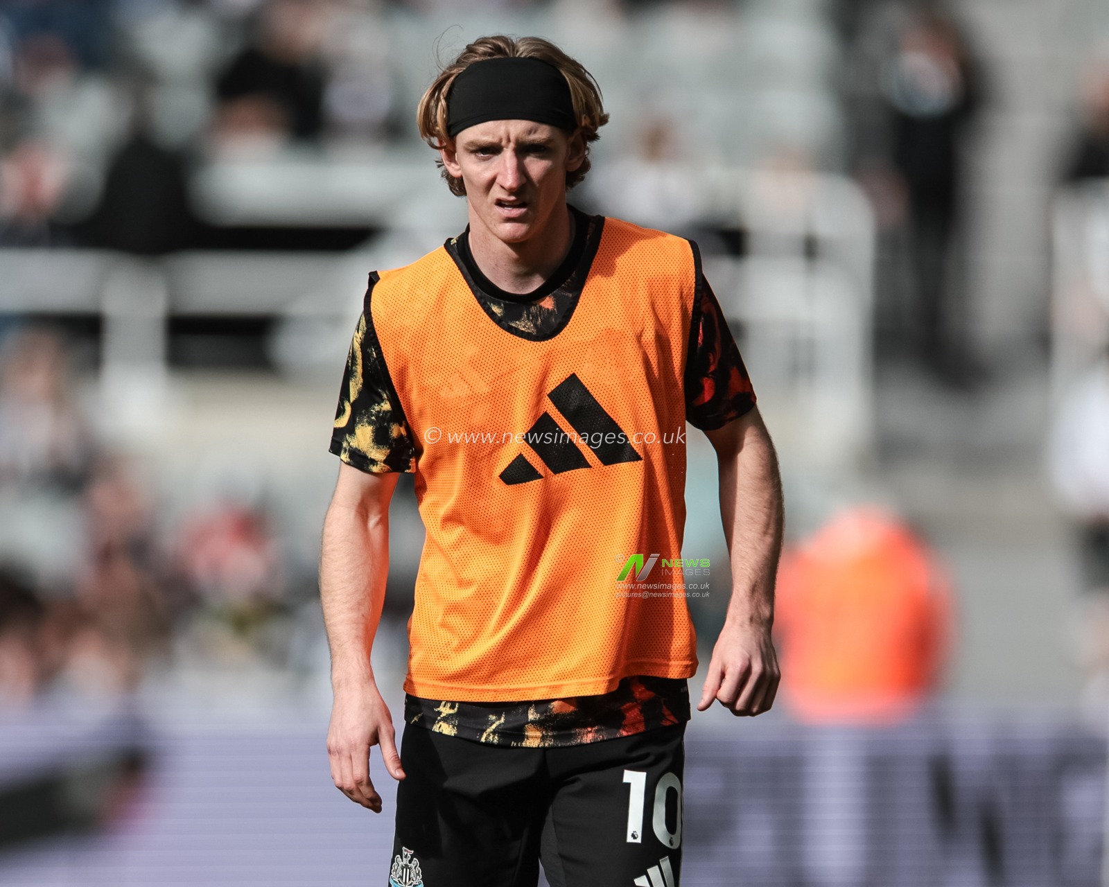 Anthony Gordon of Newcastle Untied in the pregame warmup session during the Premier League match Newcastle United vs Nottingham Forest at St. James's Park, Newcastle, United Kingdom, 5th October 2025

(Photo by Mark Cosgrove/News Images)