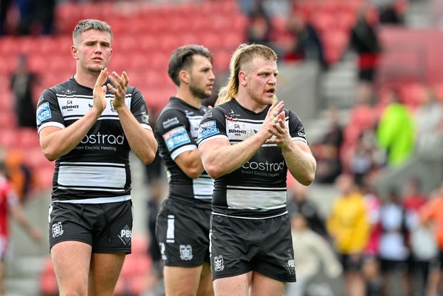 Brad Fash Hull FC claps fans at full time during the Betfred Super League Round 16 match Salford Red Devils vs Hull FC at Salford Community Stadium, Eccles, United Kingdom, 7th July 2024

(Photo by Cody Froggatt/News Images)