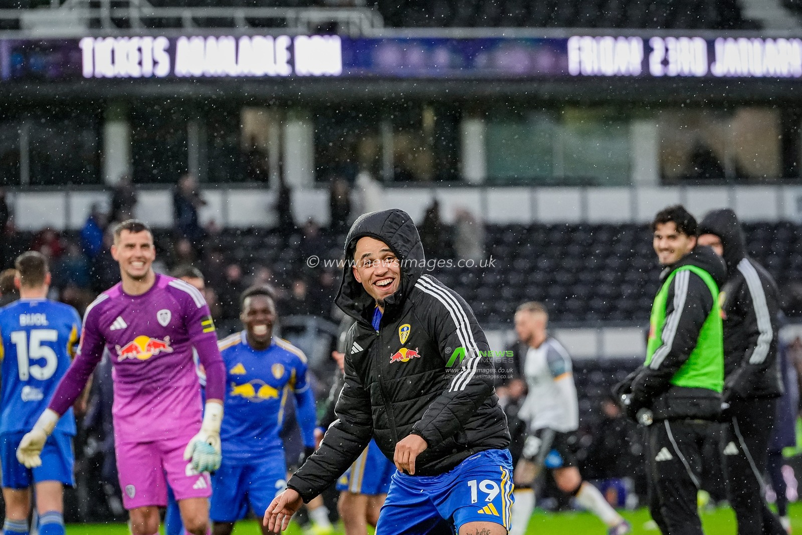 Noah Okafor of Leeds United applauds the fans after the final whistle during the Emirates FA Cup Third Round match Derby County vs Leeds United at Pride Park Stadium, Derby, United Kingdom, 11th January 2026

(Photo by Maynard Manyowa/News Images)