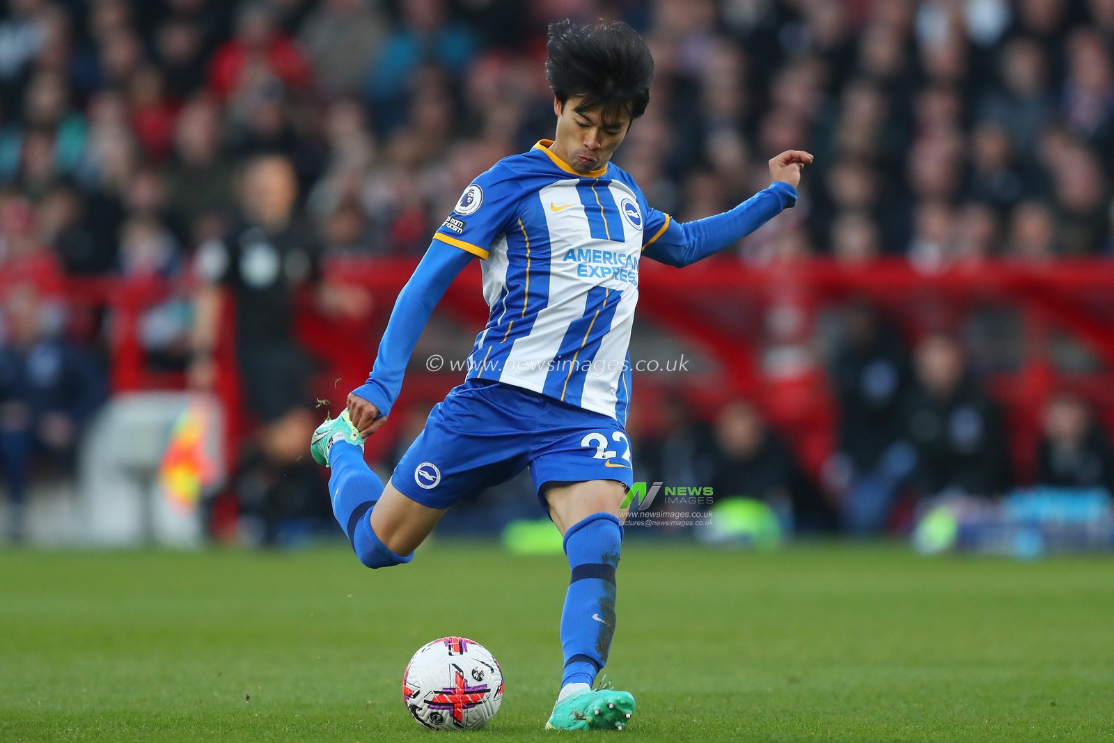Kaoru Mitoma #22 of Brighton & Hove Albion has a shot at goal during the Premier League match Nottingham Forest vs Brighton and Hove Albion at City Ground, Nottingham, United Kingdom, 26th April 2023

(Photo by Gareth Evans/News Images)