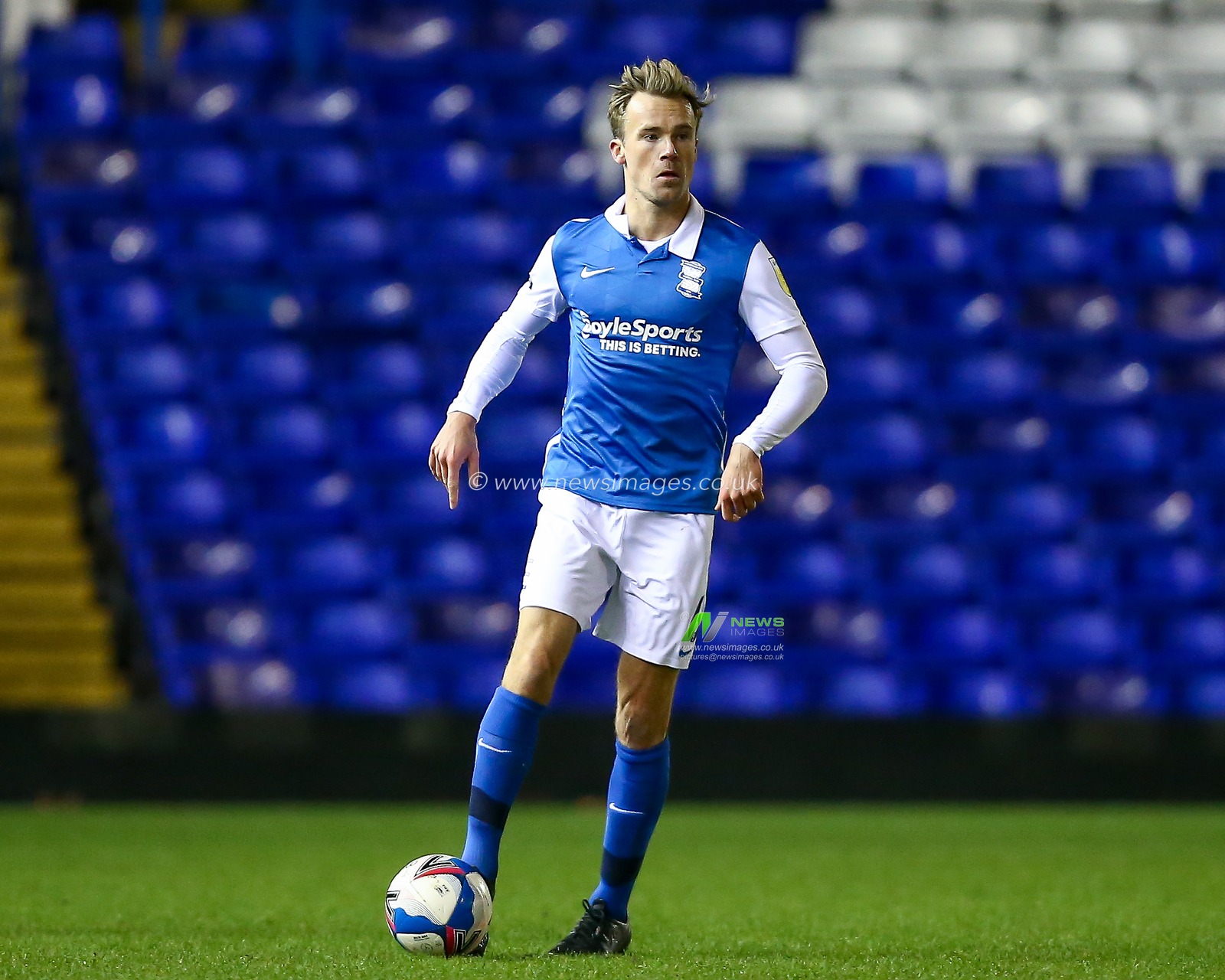 Maikel Kieftenbeld #6 of Birmingham City dribbles the ball