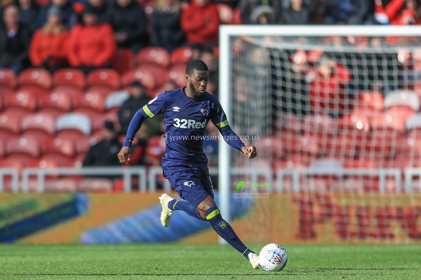 27th October 2018, Riverside Stadium, Middlesbrough, England ; Sky Bet Championship Middlesbrough v Derby ; Fikayo Tomori (05) of Derby with the ball 

Credit: Mark Cosgrove/News Images

English Football League images are subject to DataCo Licence