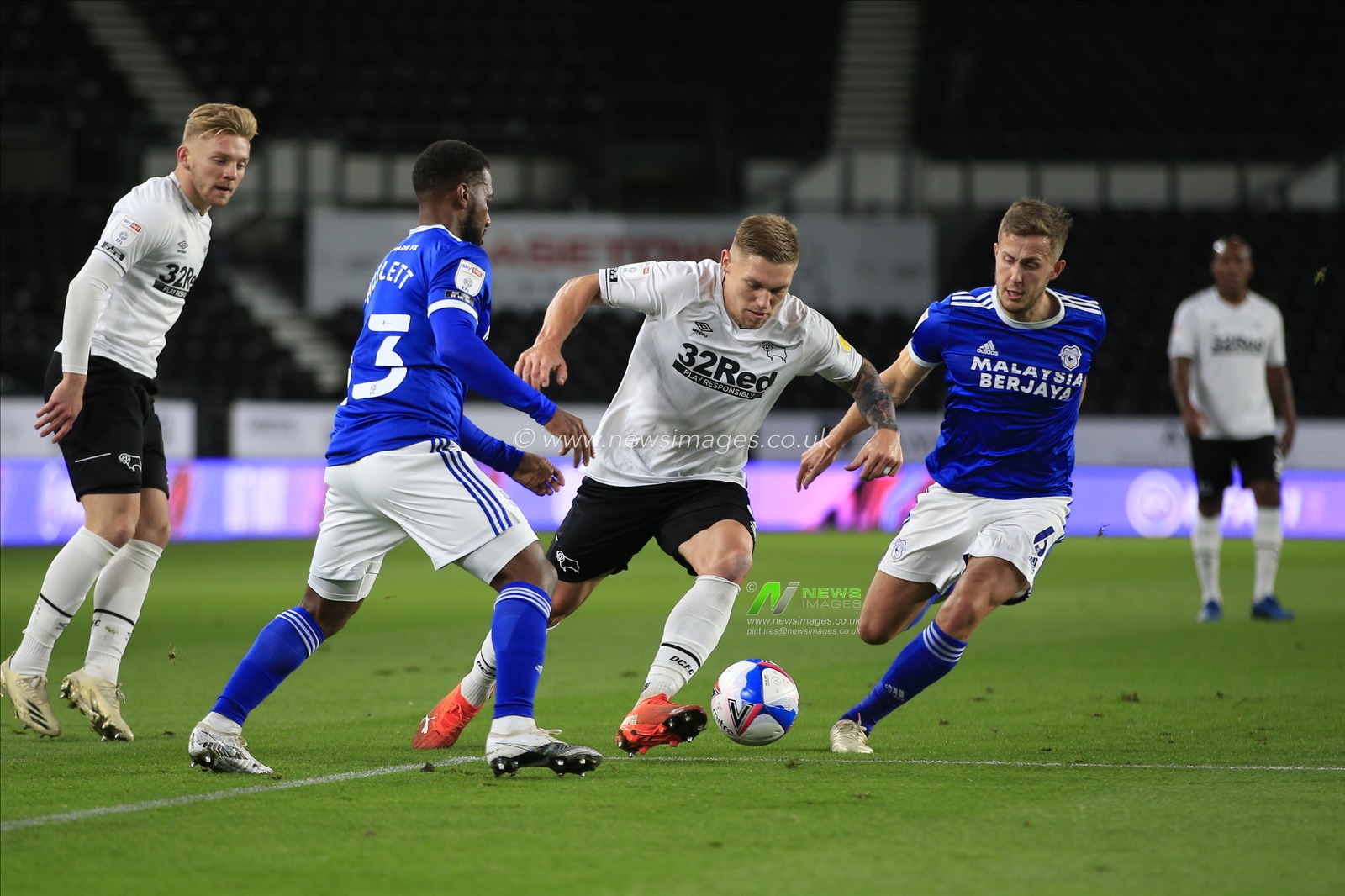 Martyn Waghorn (9) of Derby County goes down in the box under challenge from Junior Hoilett (33) of Cardiff City but no penalty is given