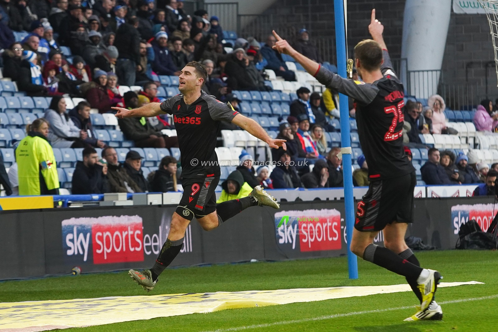 1st January 2020, John Smith's Stadium, Huddersfield, England; Sky Bet Championship, Huddersfield Town v Stoke City : Sam Vokes (9) of Stoke City celebrates scoring to make it 1-0 stoke 

Credit: Kurt Fairhurst/News Images