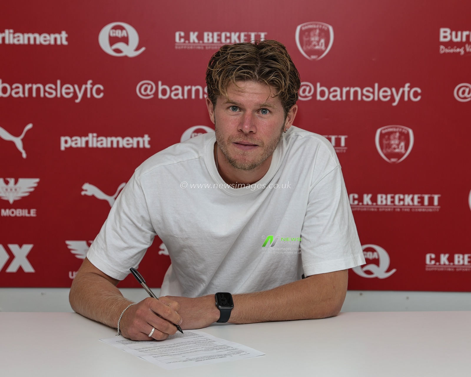 Goalkeeper Ben Killip signs for Barnsley Football Club on a one year deal at Oakwell, Barnsley, United Kingdom, 5th July 2023

(Photo by Mark Cosgrove/News Images)