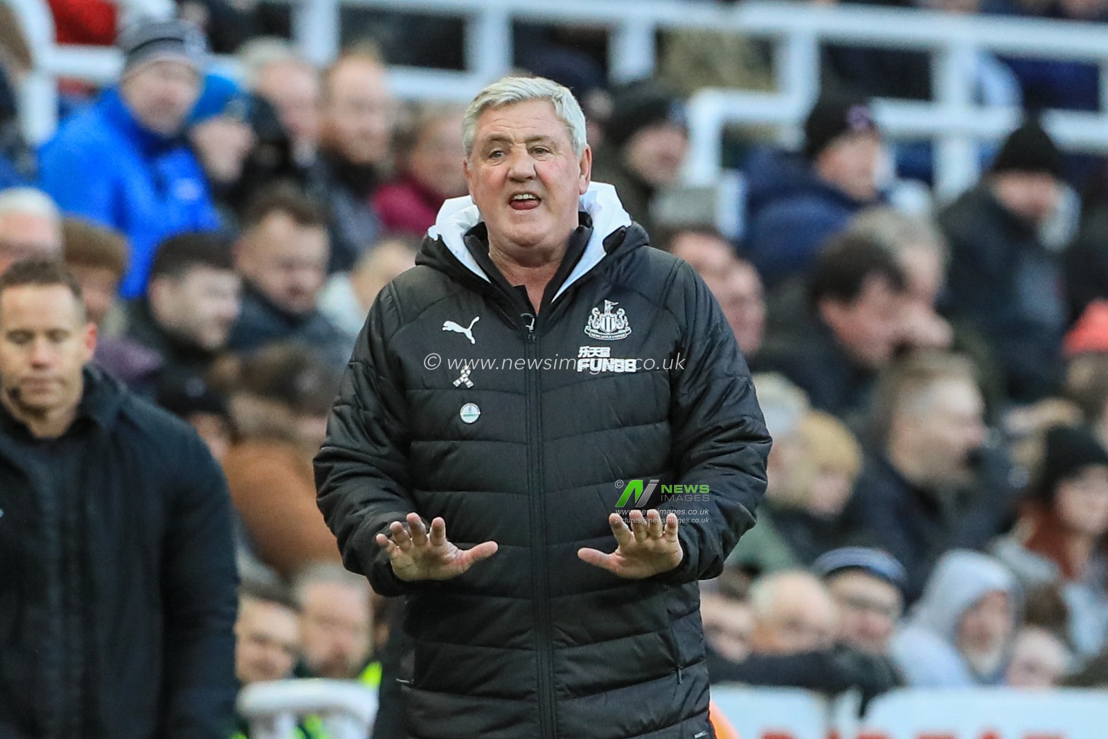 29th February 2020, St. James's Park, Newcastle, England; Premier League, Newcastle United v Burnley : Steve Bruce manager of Newcastle United instructs his players to calm down