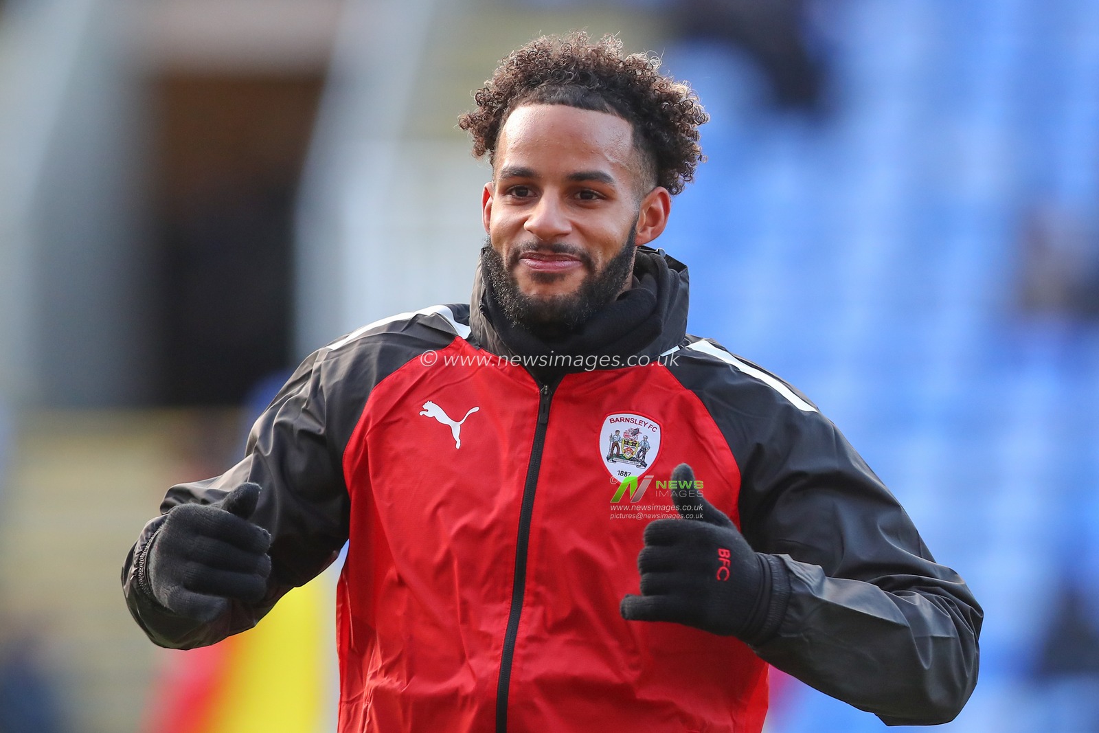 Barry Cotter #17 of Barnsley during the pre-game warm up ahead of the Sky Bet League 1 match Reading vs Barnsley at Select Car Leasing Stadium, Reading, United Kingdom, 9th December 2023

(Photo by Gareth Evans/News Images)