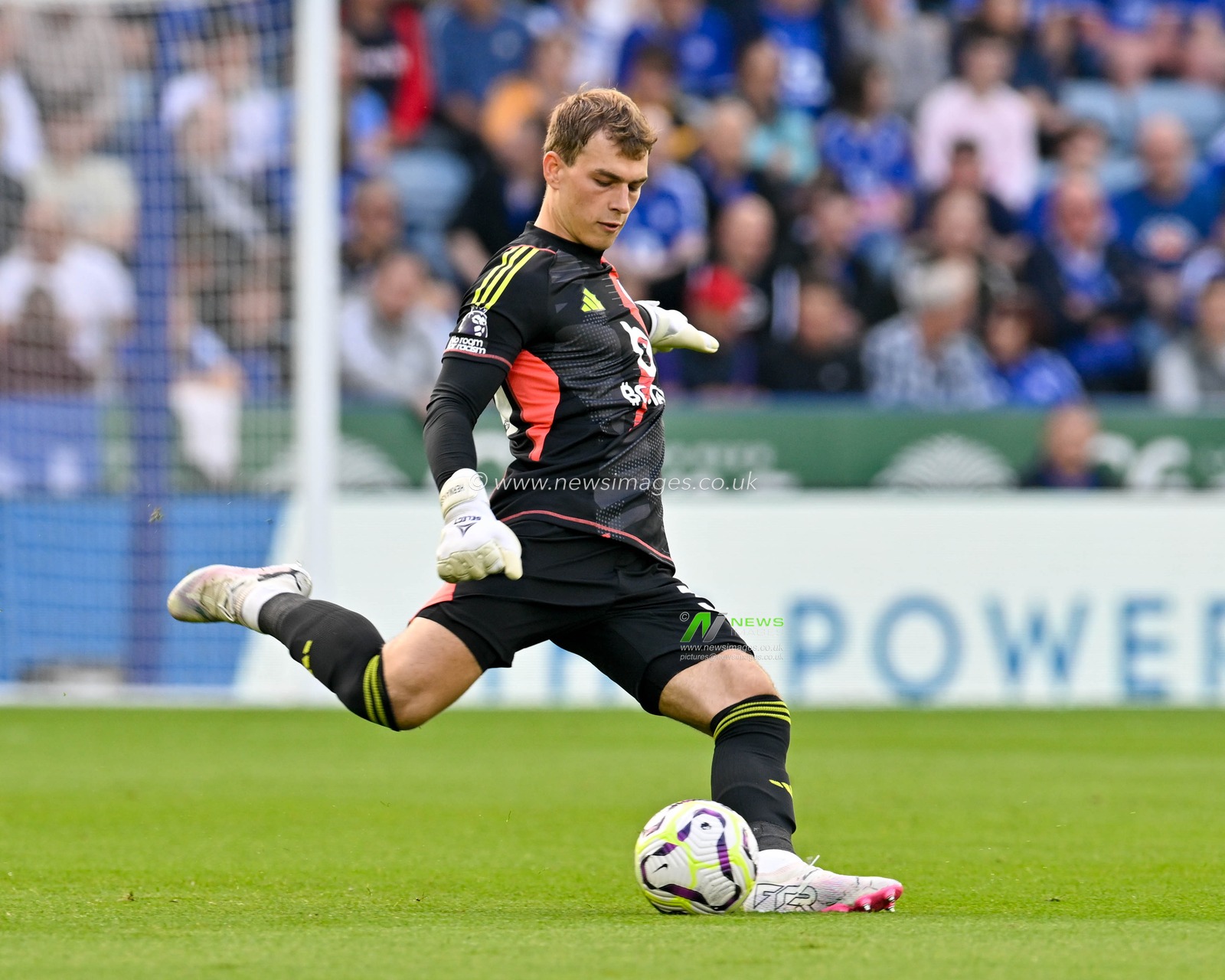 Mads HEWRMANSEN (Leicester City Goalkeeper) during the Premier League match Leicester City vs Everton at King Power Stadium, Leicester, United Kingdom, 21st September 2024

(Photo by Mark Dunn/News Images)
