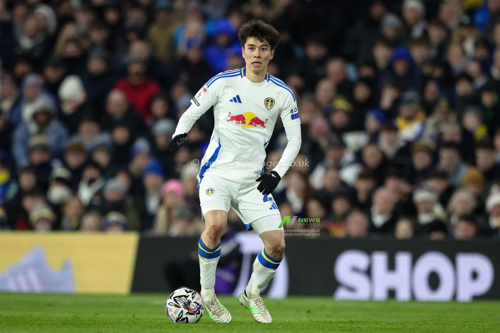 Ao Tanaka of Leeds United with the ball during the Sky Bet Championship match Leeds United vs Sunderland at Elland Road, Leeds, United Kingdom, 17th February 2025

(Photo by Alfie Cosgrove/News Images)