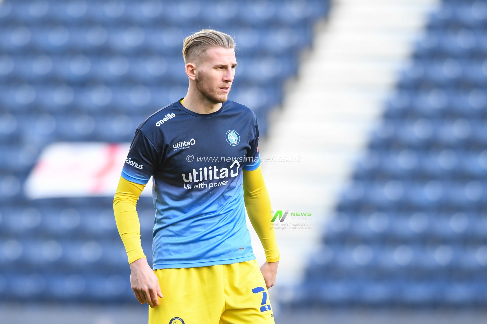 Jason McCarthy #26 of Wycombe Wanderers warming up before the game