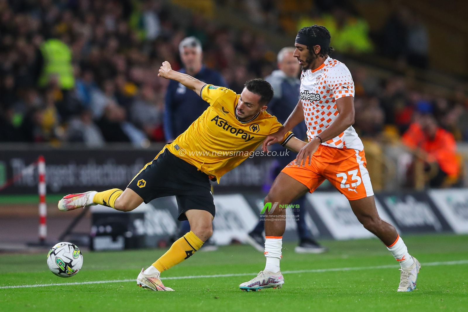 Pablo Sarabia #21 of Wolverhampton Wanderers holds off Dominic Thompson #23 of Blackpool during the Carabao Cup match Wolverhampton Wanderers vs Blackpool at Molineux, Wolverhampton, United Kingdom, 29th August 2023

(Photo by Gareth Evans/News Images)