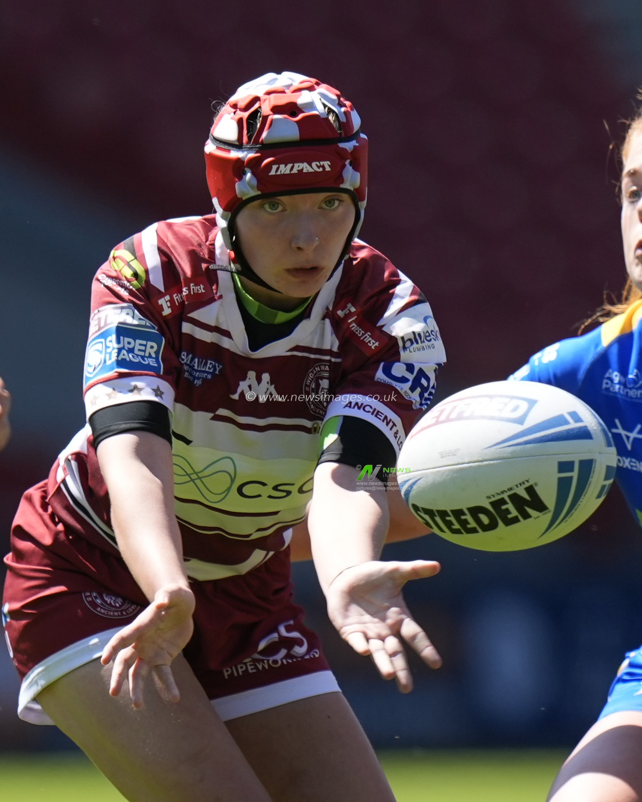 Isabel Rowe of Wigan Warriors passes the ball during the Betfred Women's Challenge Cup Semi-Final match Leeds Rhinos vs Wigan Warriors at Totally Wicked Stadium, St Helens, United Kingdom, 19th May 2024

(Photo by Steve Flynn/News Images)