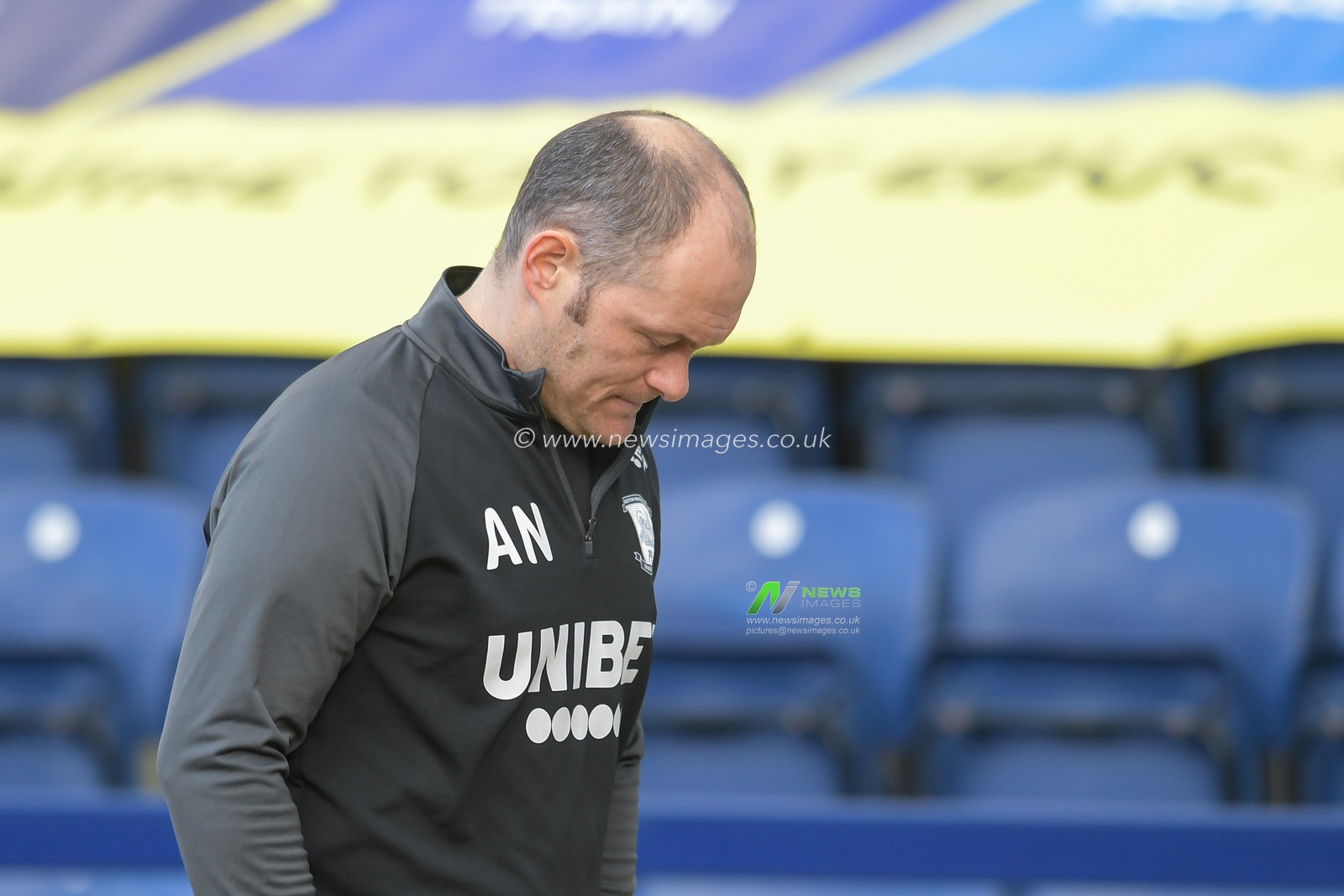 Alex Neil manager of Preston North End leaves the pitch at half time
