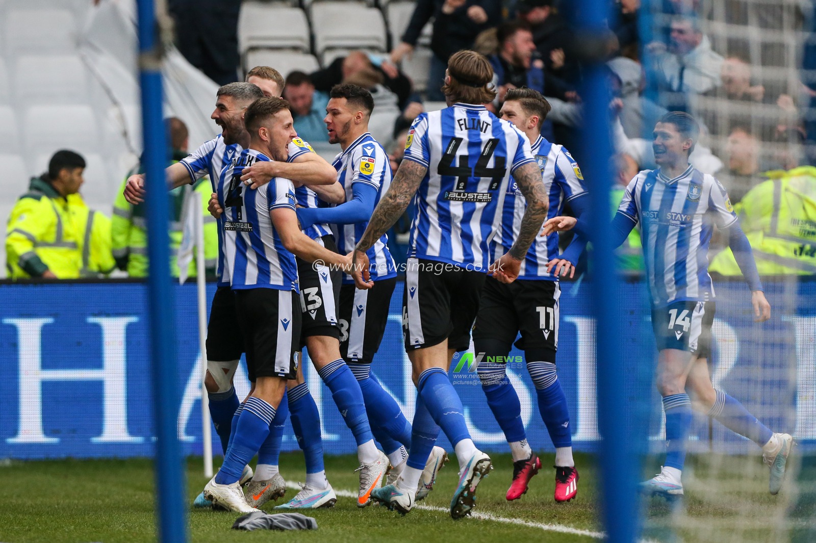 Callum Paterson #13 of Sheffield Wednesday celebrates his goal to make it 1-0 during the Sky Bet League 1 match Sheffield Wednesday vs Plymouth Argyle at Hillsborough, Sheffield, United Kingdom, 4th February 2023

(Photo by Arron Gent/News Images)