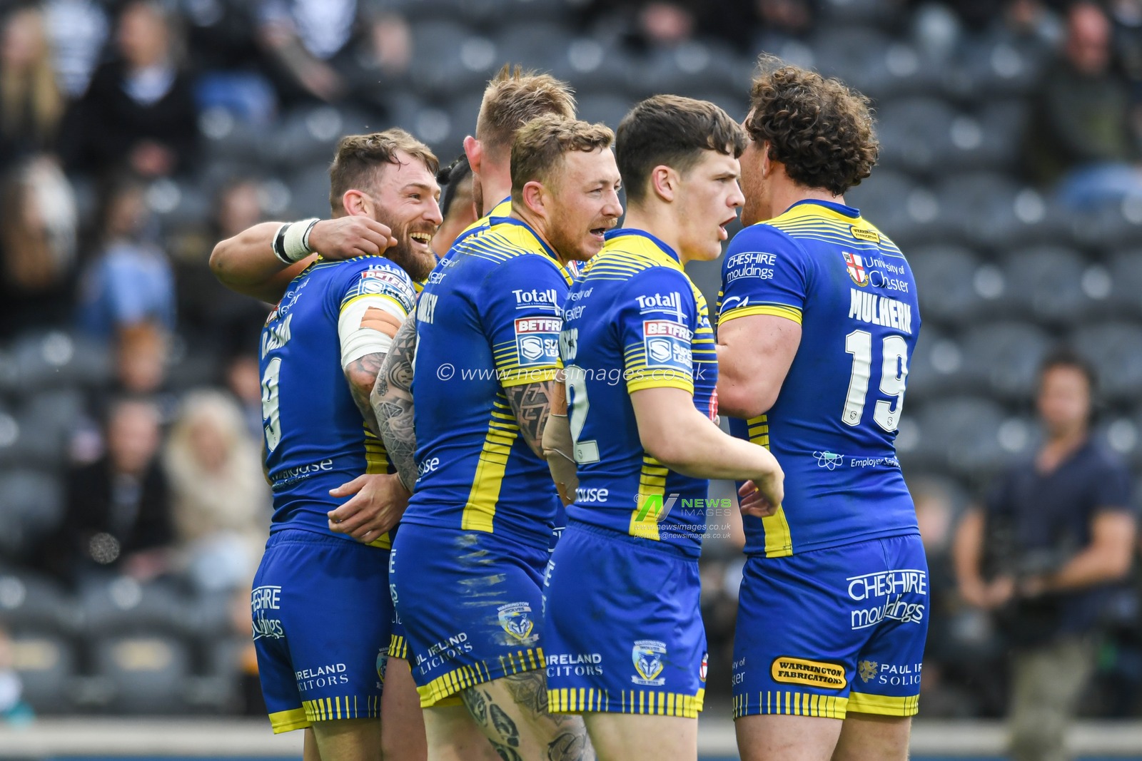 Daryl Clark #9 of Warrington Wolves celebrates scoring a try to make it 6-4
