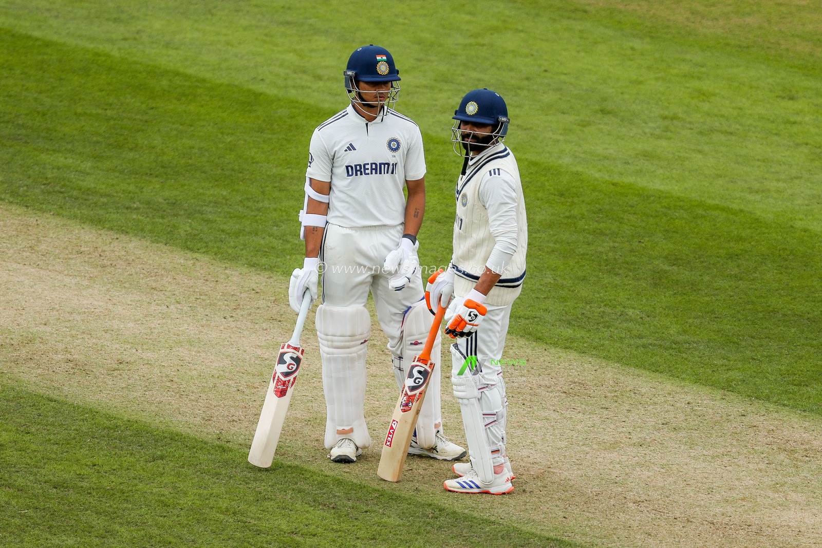 Yashasvi Jaiswaland and Ravindra Jadeja of India talk during the 5th Rothesay Test Match Day 3 England vs India at The Kia Oval, London, United Kingdom, 2nd August 2025

(Photo by Izzy Poles/News Images)