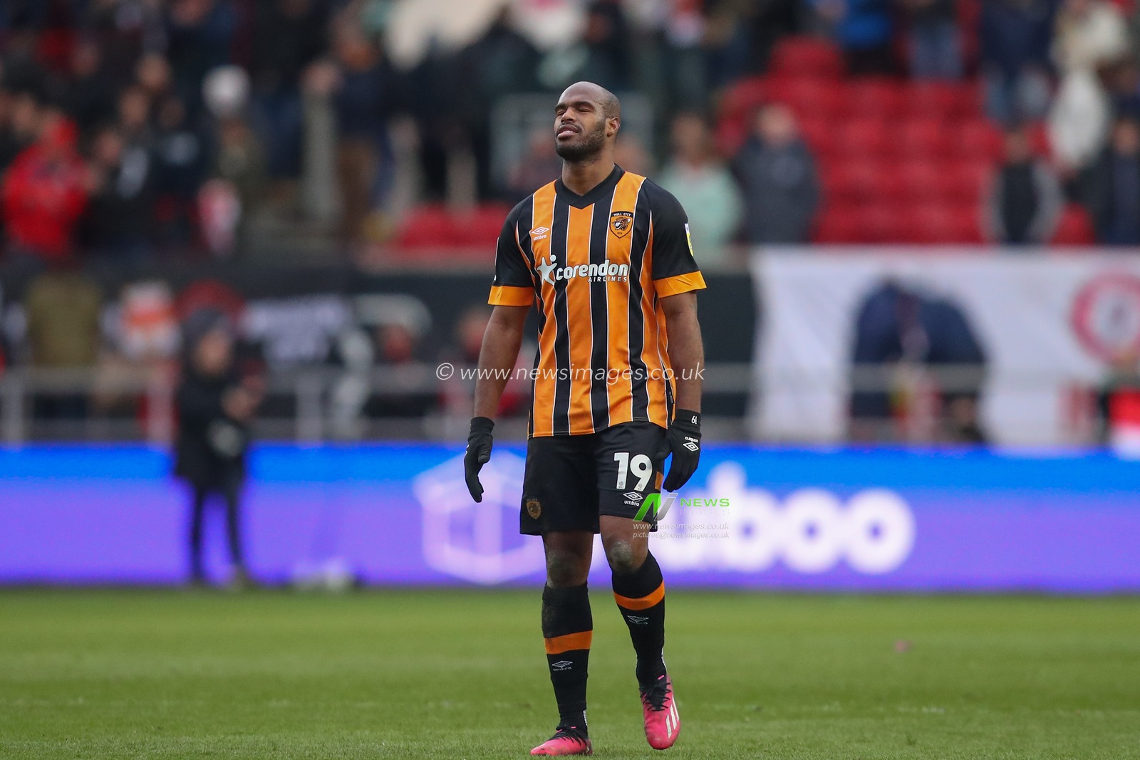 Ã“scar EstupiÃ±Ã¡n #19 of Hull City looks dejected after the Sky Bet Championship match Bristol City vs Hull City at Ashton Gate, Bristol, United Kingdom, 25th February 2023

(Photo by Gareth Evans/News Images)