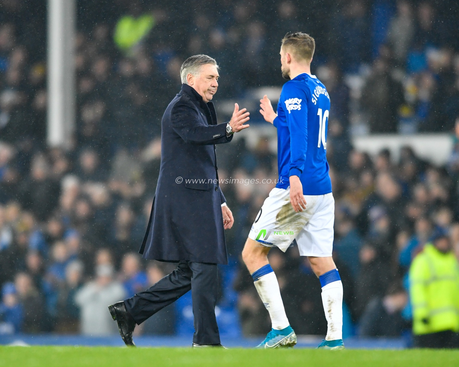 26th December 2019, Goodison Park, Liverpool, England; Premier League, Everton v Burnley : Carlo Ancelotti, Manager of Everton shakes the hand of Gylfi Sigurdsson (10) of Everton after the final whistle

Credit: Simon Whitehead/News Images