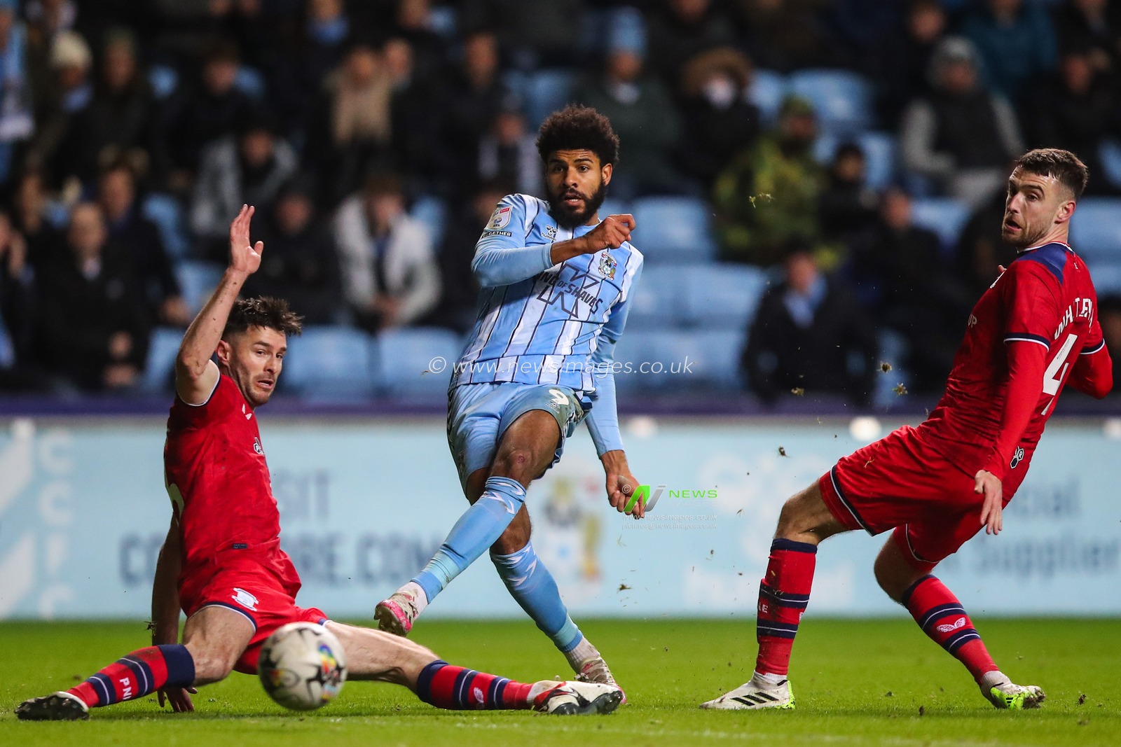 Ellis Simms of Coventry City has a shot at goal during the Sky Bet Championship match Coventry City vs Preston North End at Coventry Building Society Arena, Coventry, United Kingdom, 23rd February 2024

(Photo by Gareth Evans/News Images)