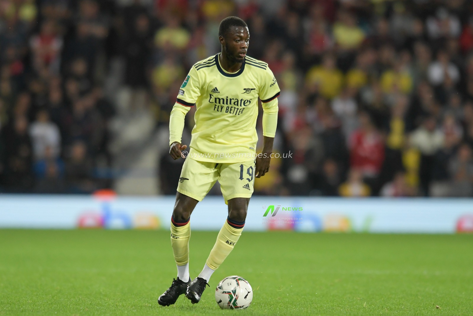 Nicolas Pepe #19 of Arsenal with the ball