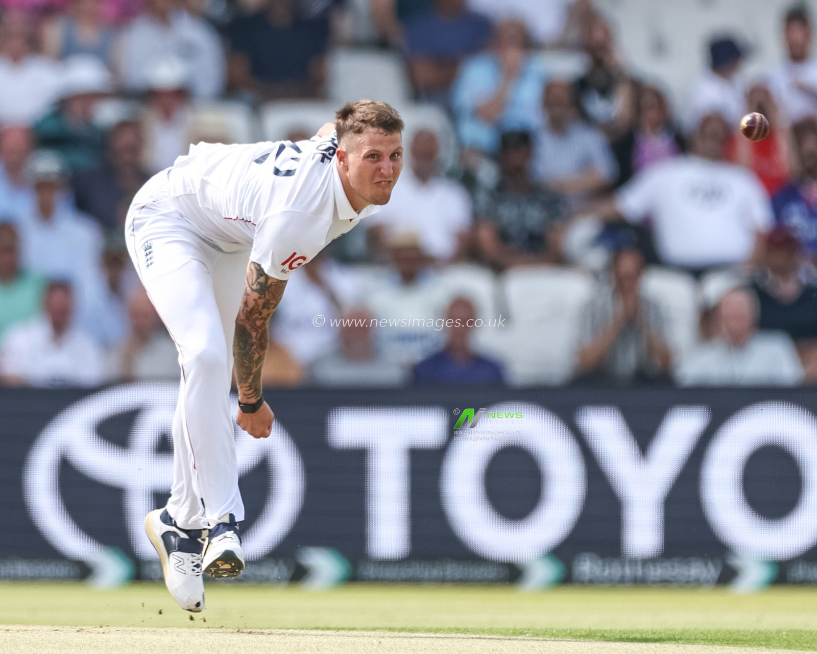 Brydon Carse of England delivers the ball during the 1st Rothesay Test Match Day 1 England vs India at Headingley Cricket Ground, Leeds, United Kingdom, 20th June 2025

(Photo by Mark Cosgrove/News Images)
