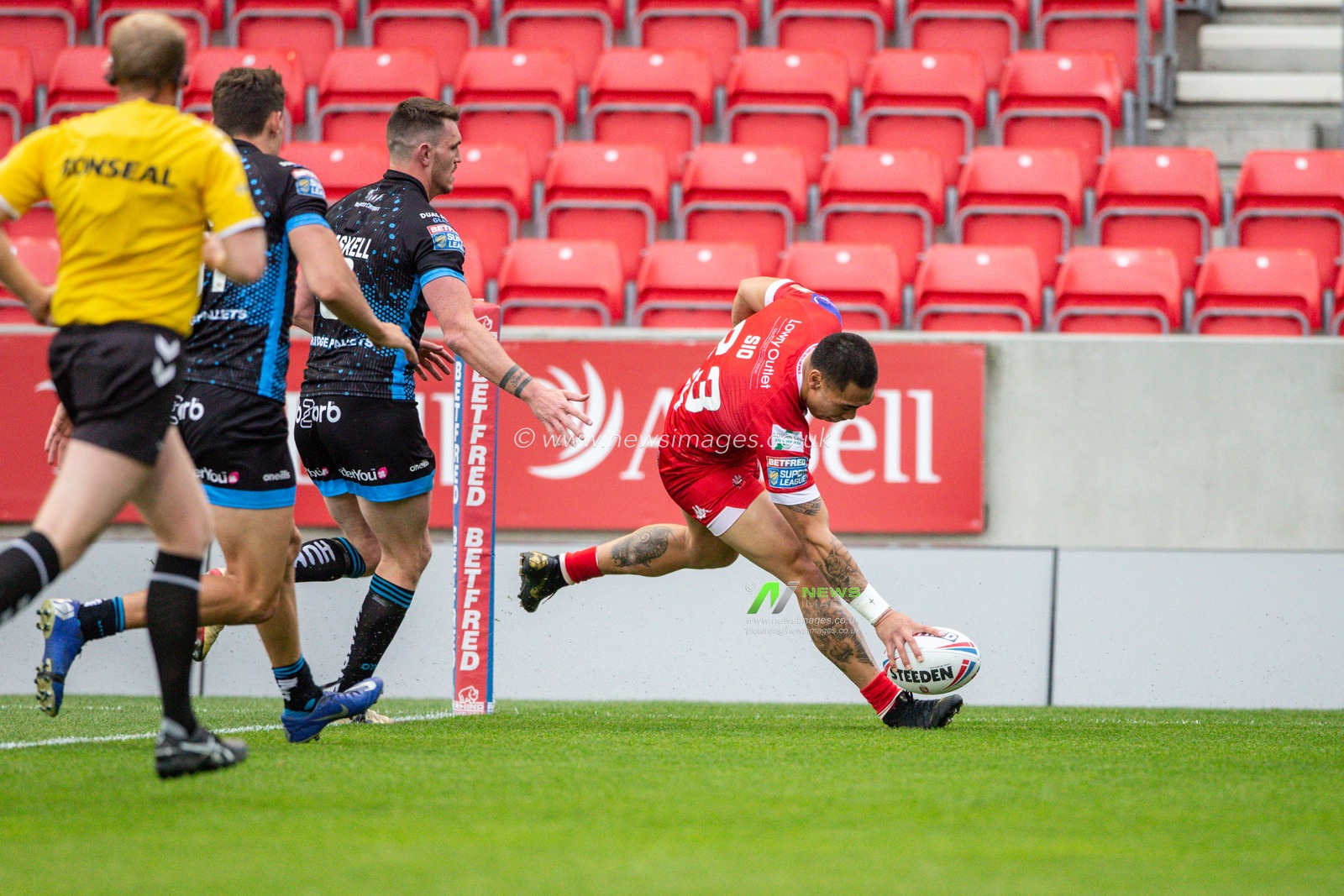 4th July 2019 ,  AJ Bell Stadium, Salford, England;  Betfred Super League, Round 21, Salford Red Devils vs Huddersfield Giants ; Ken Sio (23) of Salford Red Devils goes over for a try 

Credit: Mark Cosgrove/News Images