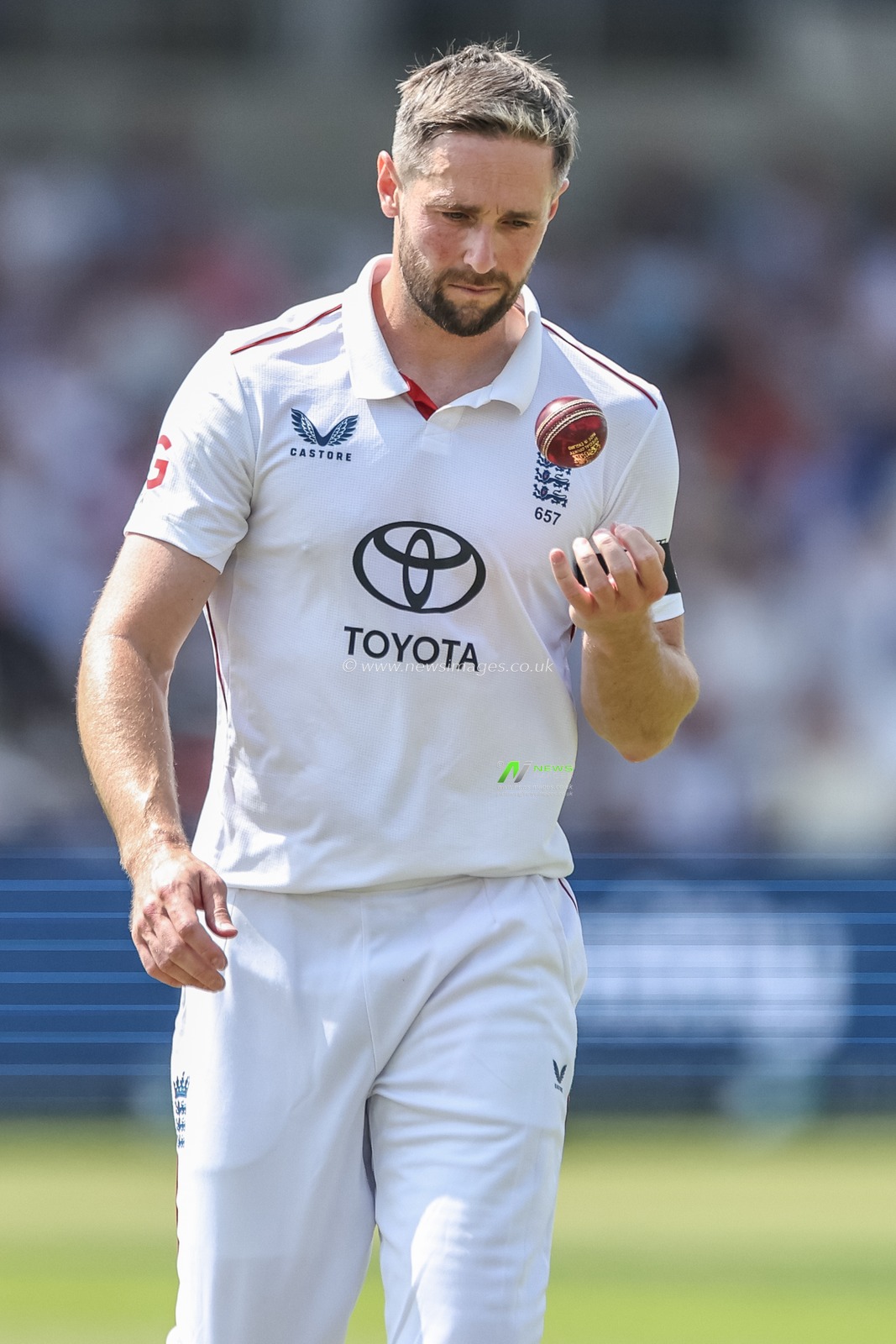 Chris Woakes of England with the ball during the 1st Rothesay Test Match Day 1 England vs India at Headingley Cricket Ground, Leeds, United Kingdom, 20th June 2025

(Photo by Mark Cosgrove/News Images)