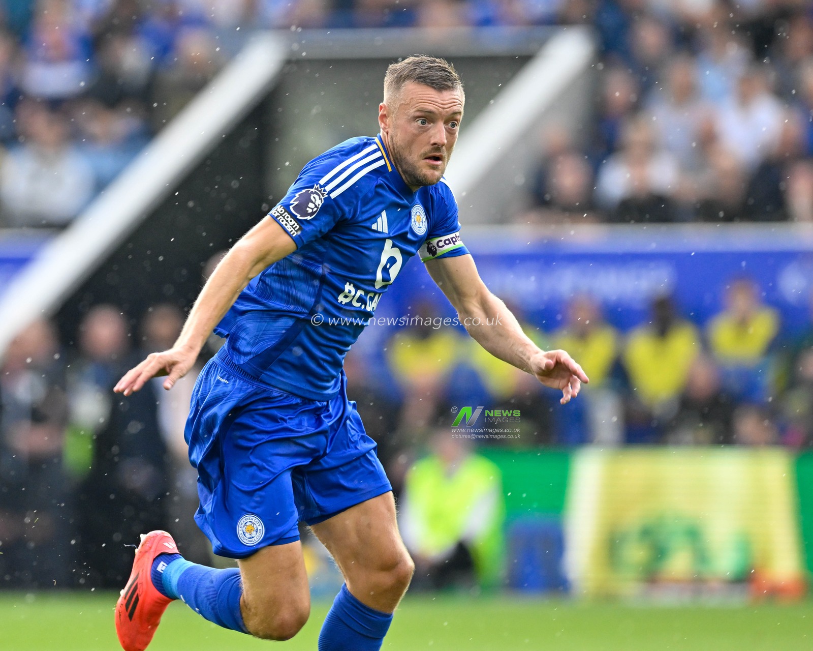 Jamie VARDY (Leicester City)  on the attack during the Premier League match Leicester City vs Everton at King Power Stadium, Leicester, United Kingdom, 21st September 2024

(Photo by Mark Dunn/News Images)