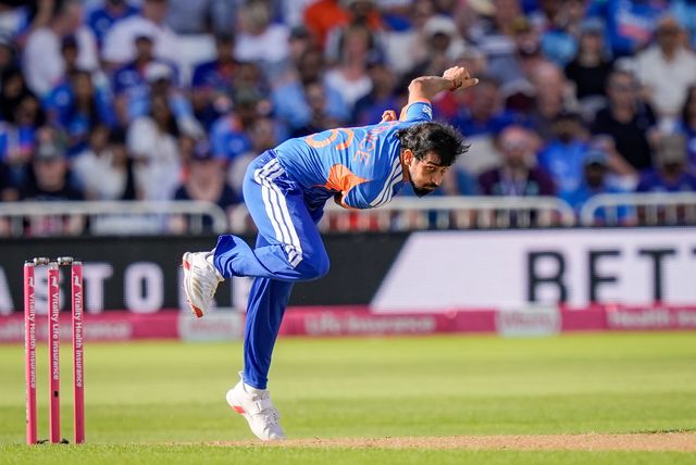 Prince Yadav of India delivers the ball and bowls Jos Buttler of England during the Third Vitality T20 International match England vs India at Trent Bridge, Nottingham, United Kingdom on 07 July 2026

(Photo by Maynard Manyowa/News Images)