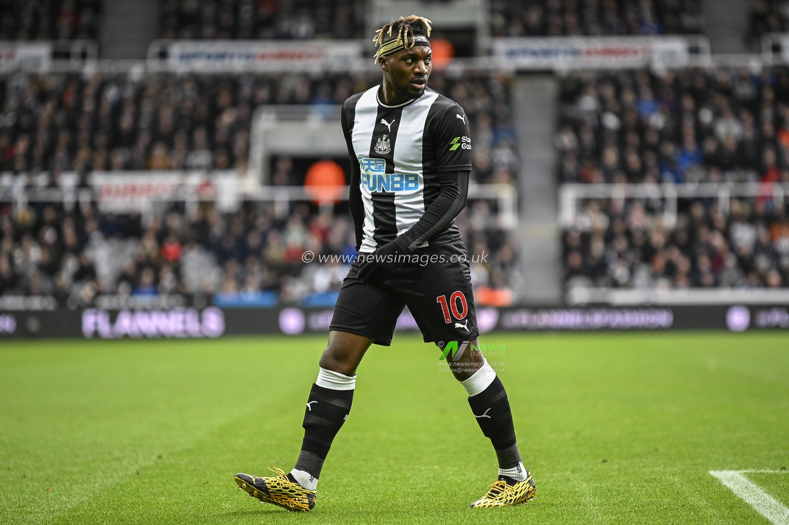 1st February 2020, St. James's Park, Newcastle, England; Premier League, Newcastle United v Norwich City : Allan Saint-Maximin (10) of Newcastle United in action