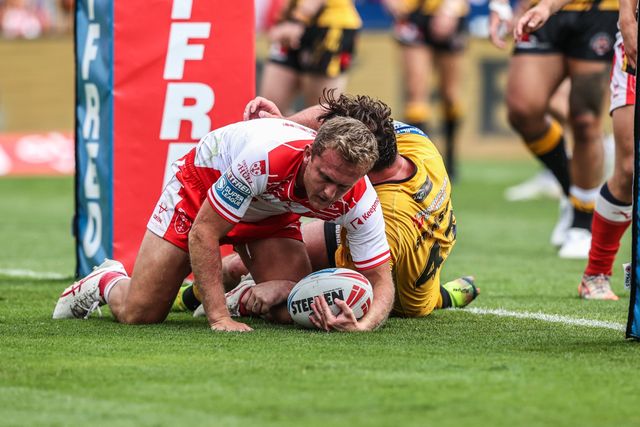 Jez Litten of Hull KR goes over for a try during the Betfred Super League round 21 match Hull KR vs Castleford Tigers at Sewell Group Craven Park, Kingston upon Hull, United Kingdom, 9th August 2025

(Photo by Alfie Cosgrove/News Images)