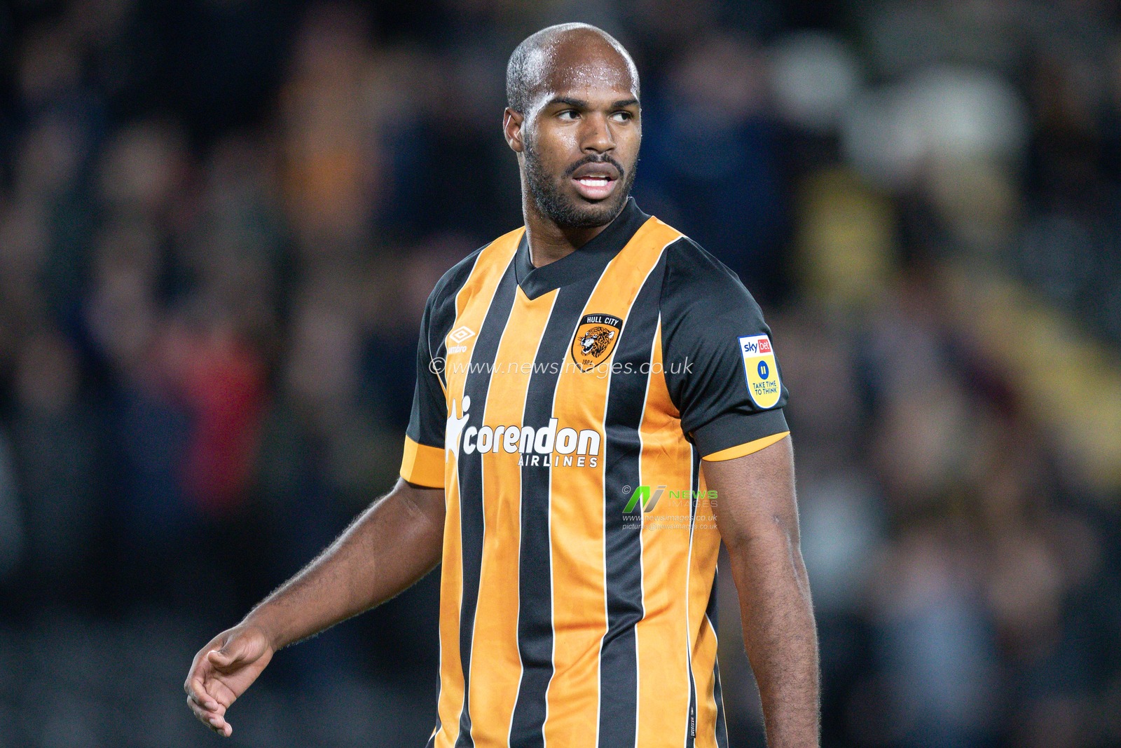 Ã“scar EstupiÃ±Ã¡n #19 of Hull City during the Sky Bet Championship match Hull City vs Wigan Athletic at MKM Stadium, Hull, United Kingdom, 5th October 2022

(Photo by James Heaton/News Images)